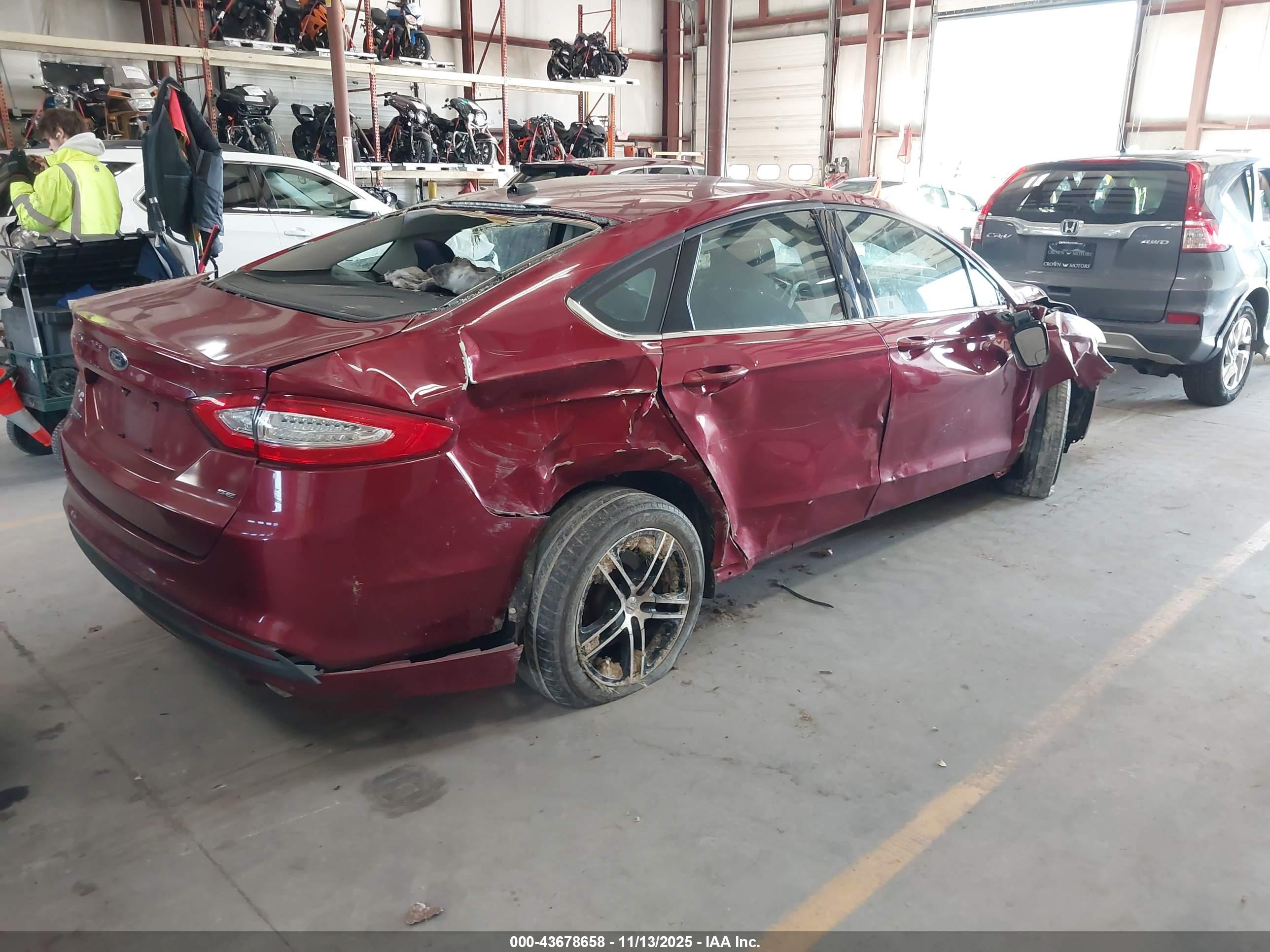 FORD FUSION image 4