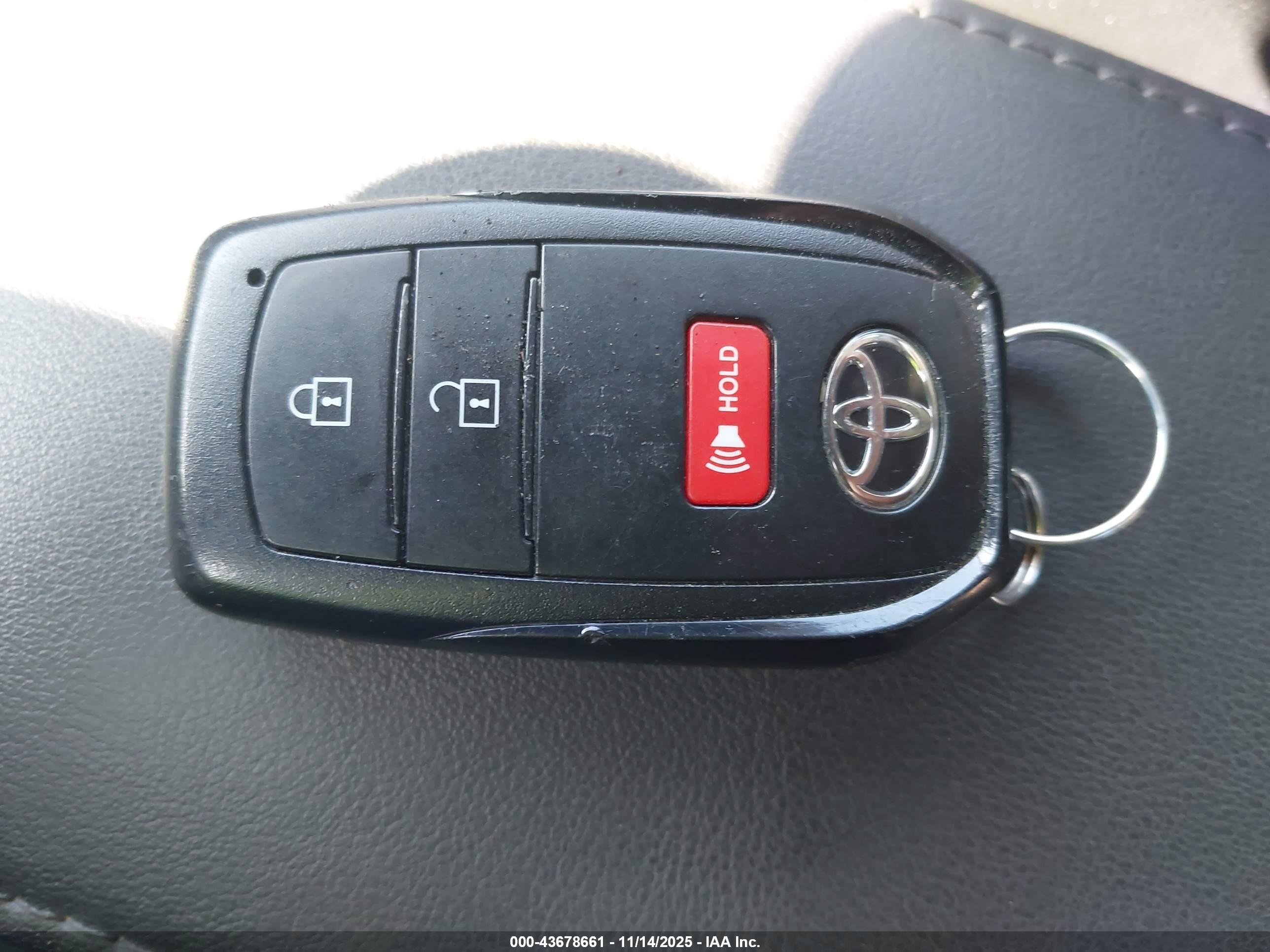 TOYOTA COROLLA image 11