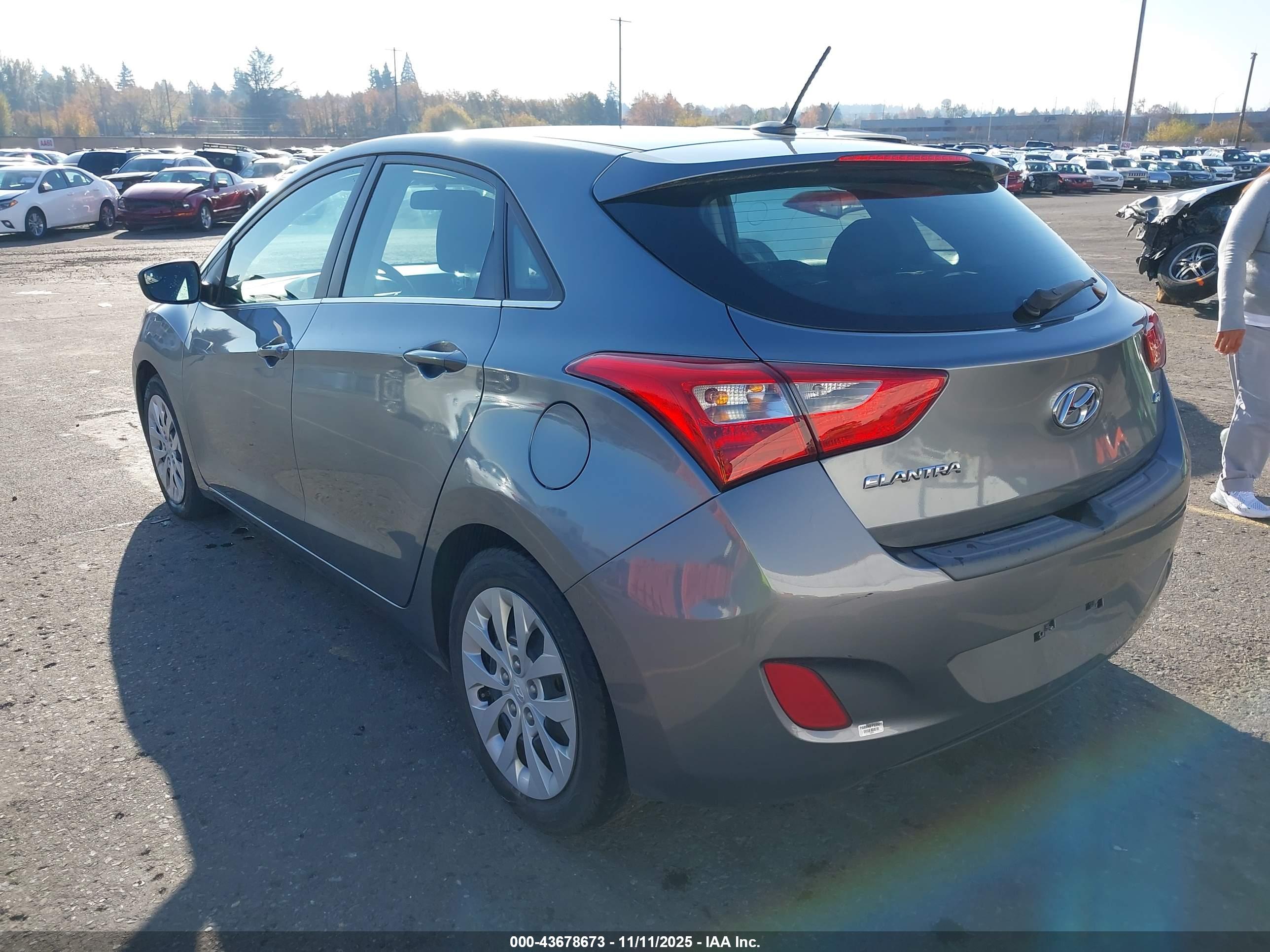 HYUNDAI ELANTRA image 3