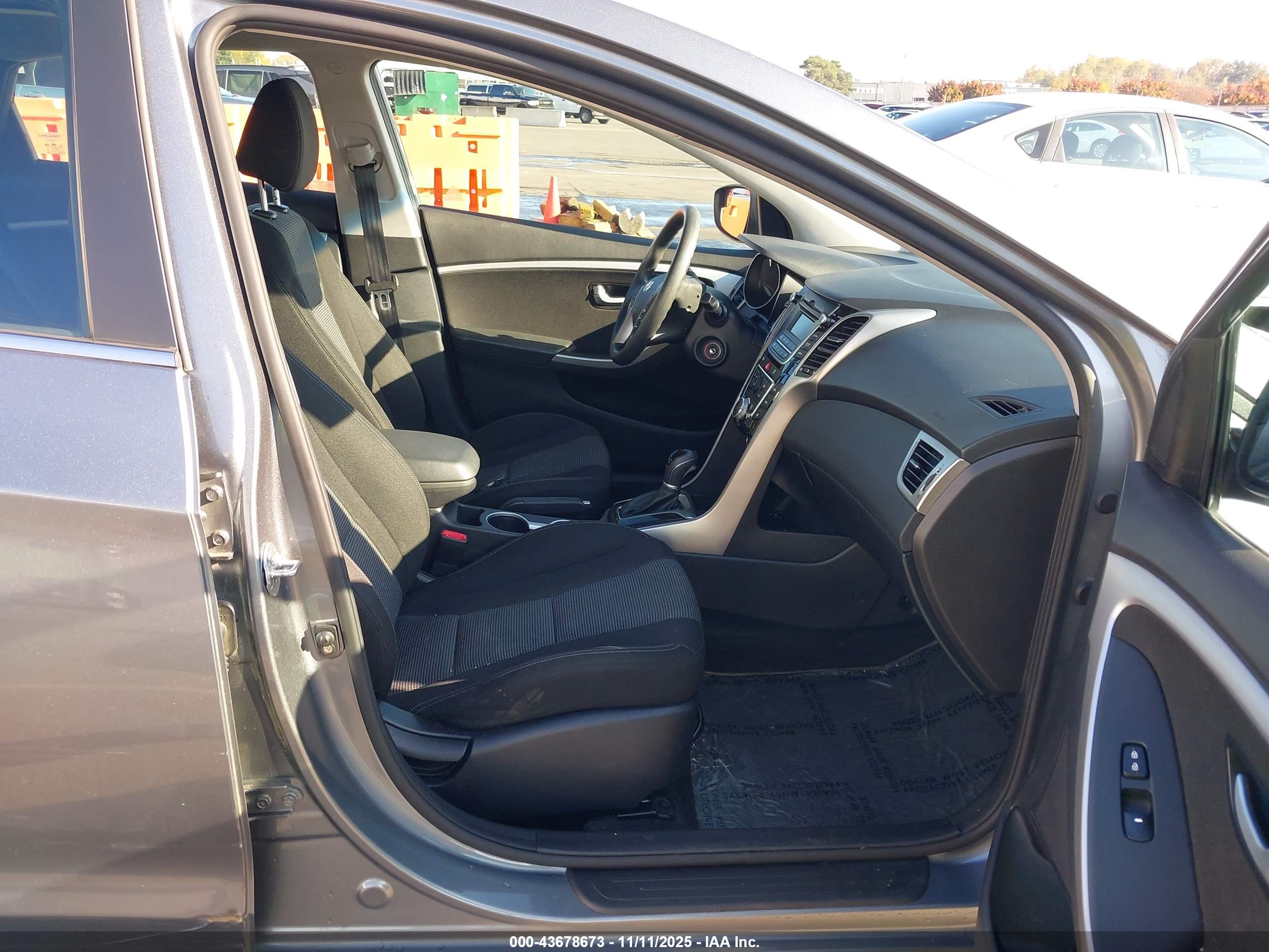 HYUNDAI ELANTRA image 5