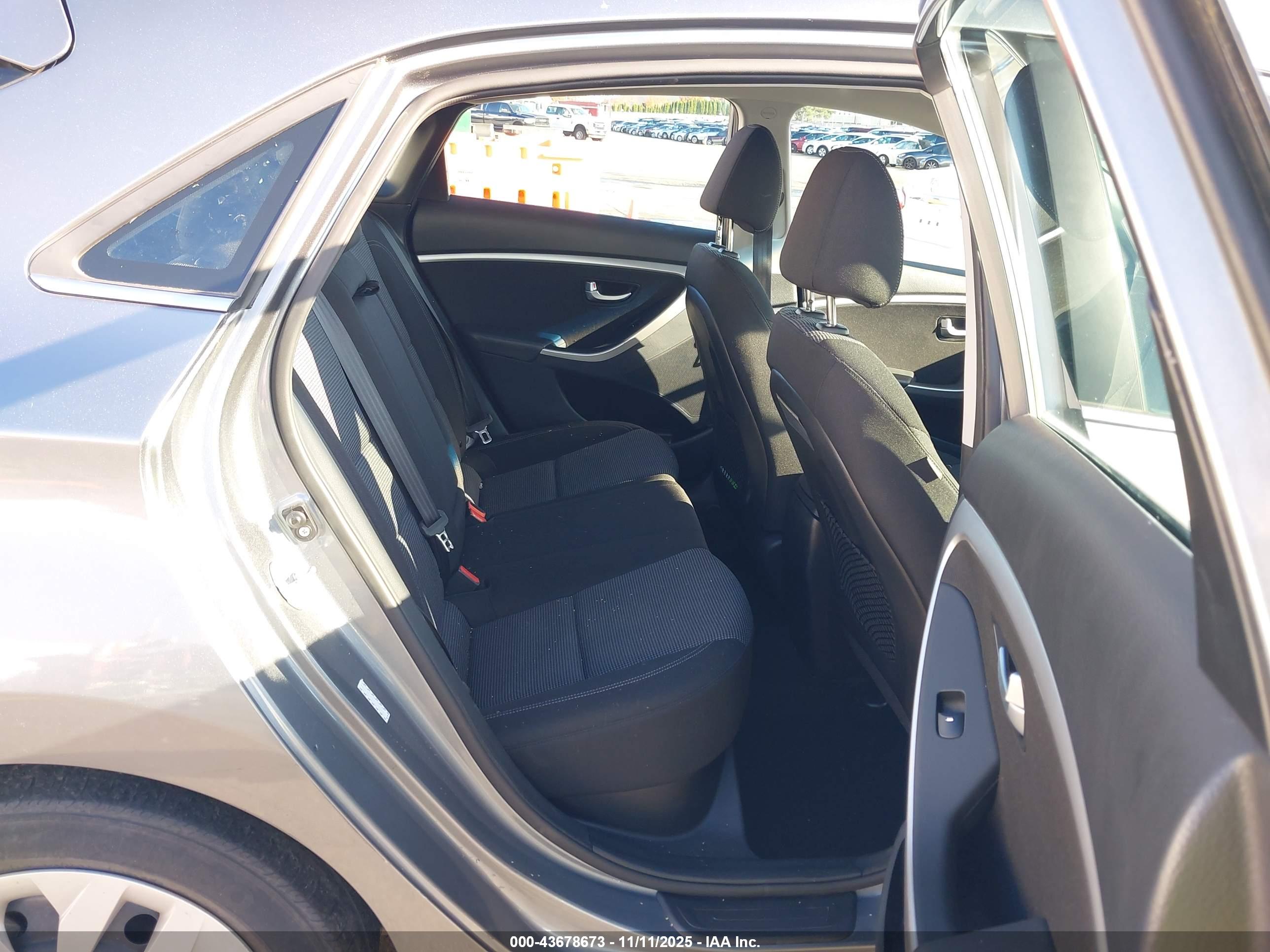 HYUNDAI ELANTRA image 8