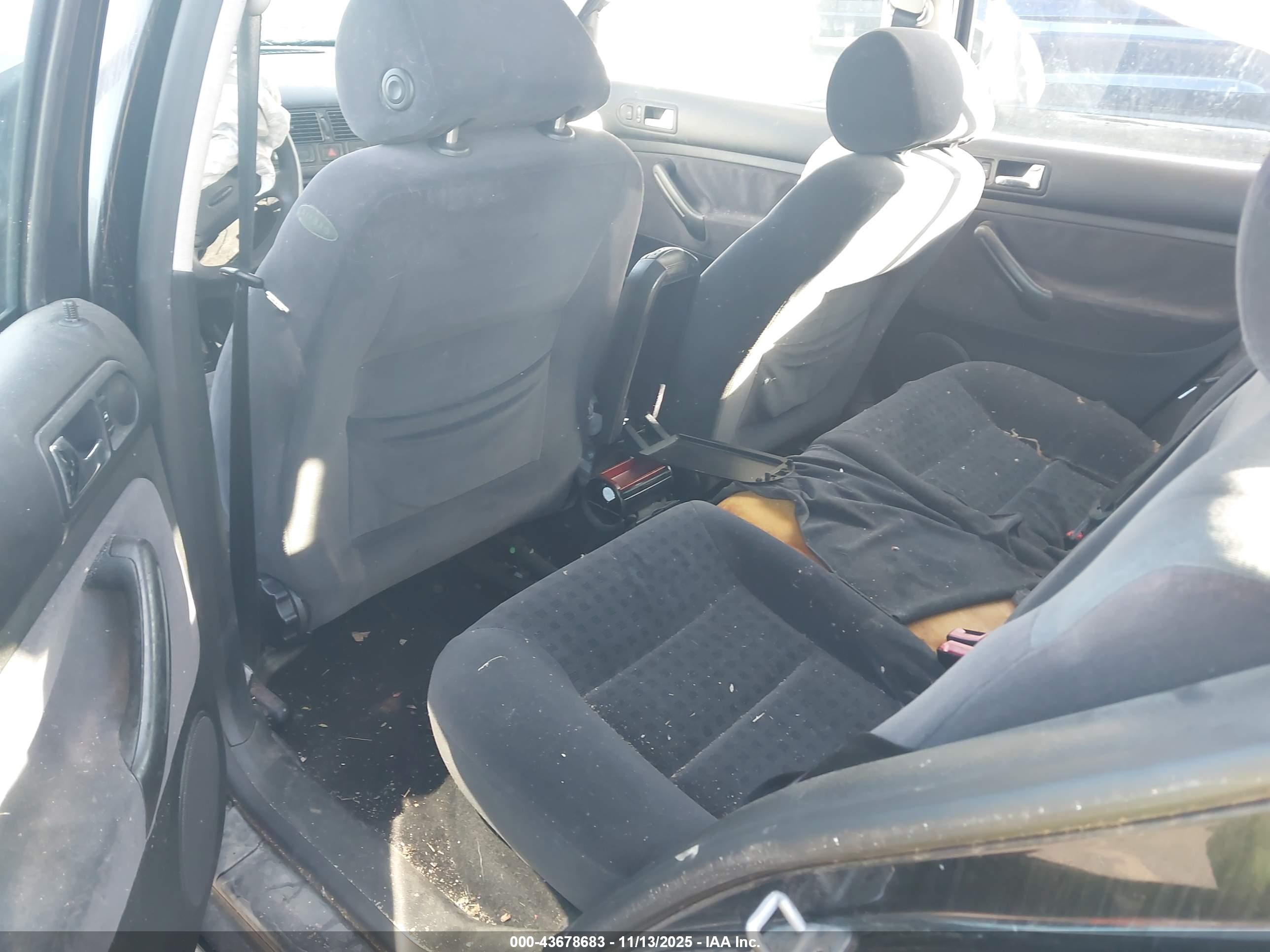 VOLKSWAGEN GOLF image 8