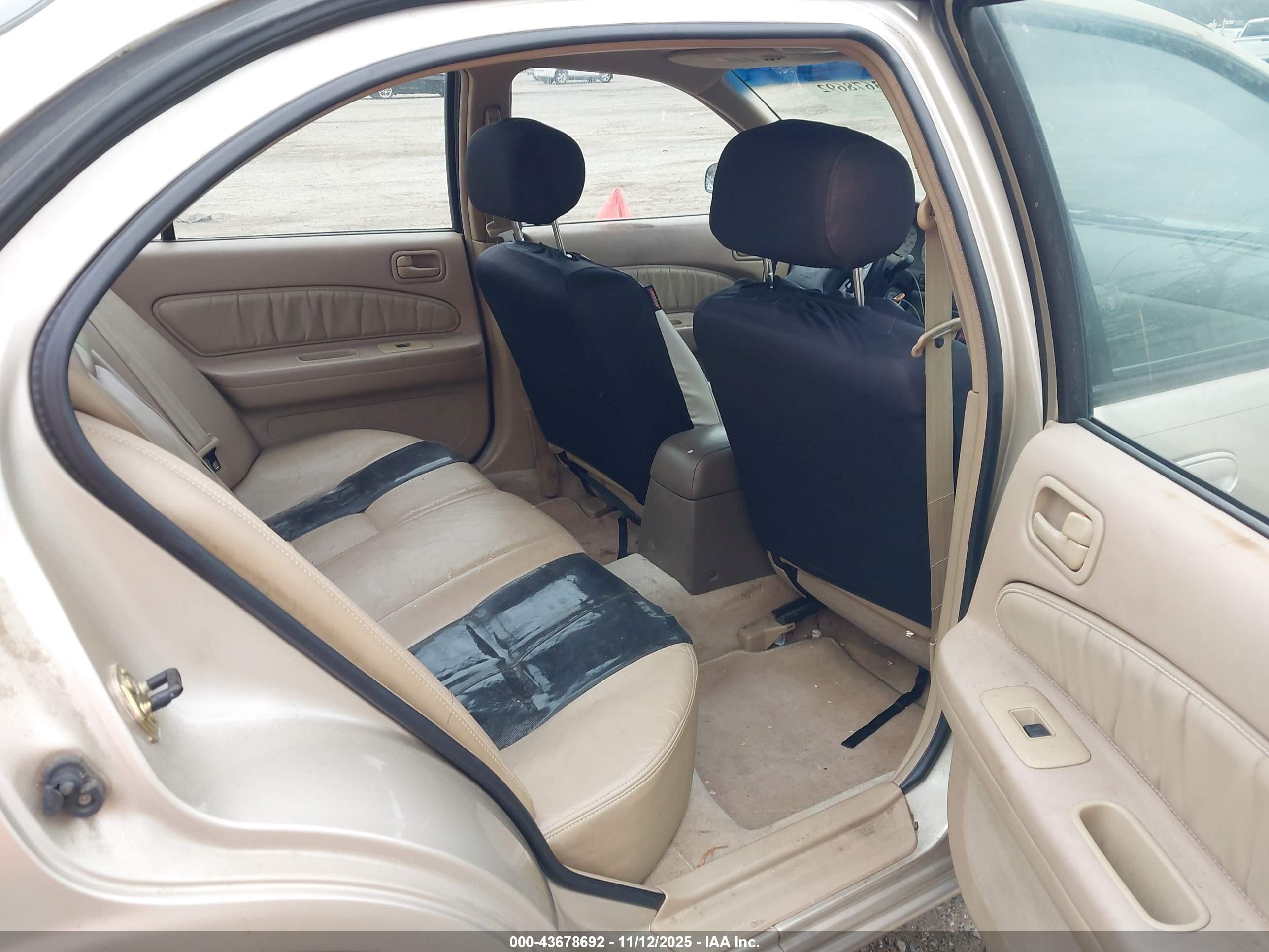 NISSAN MAXIMA image 8