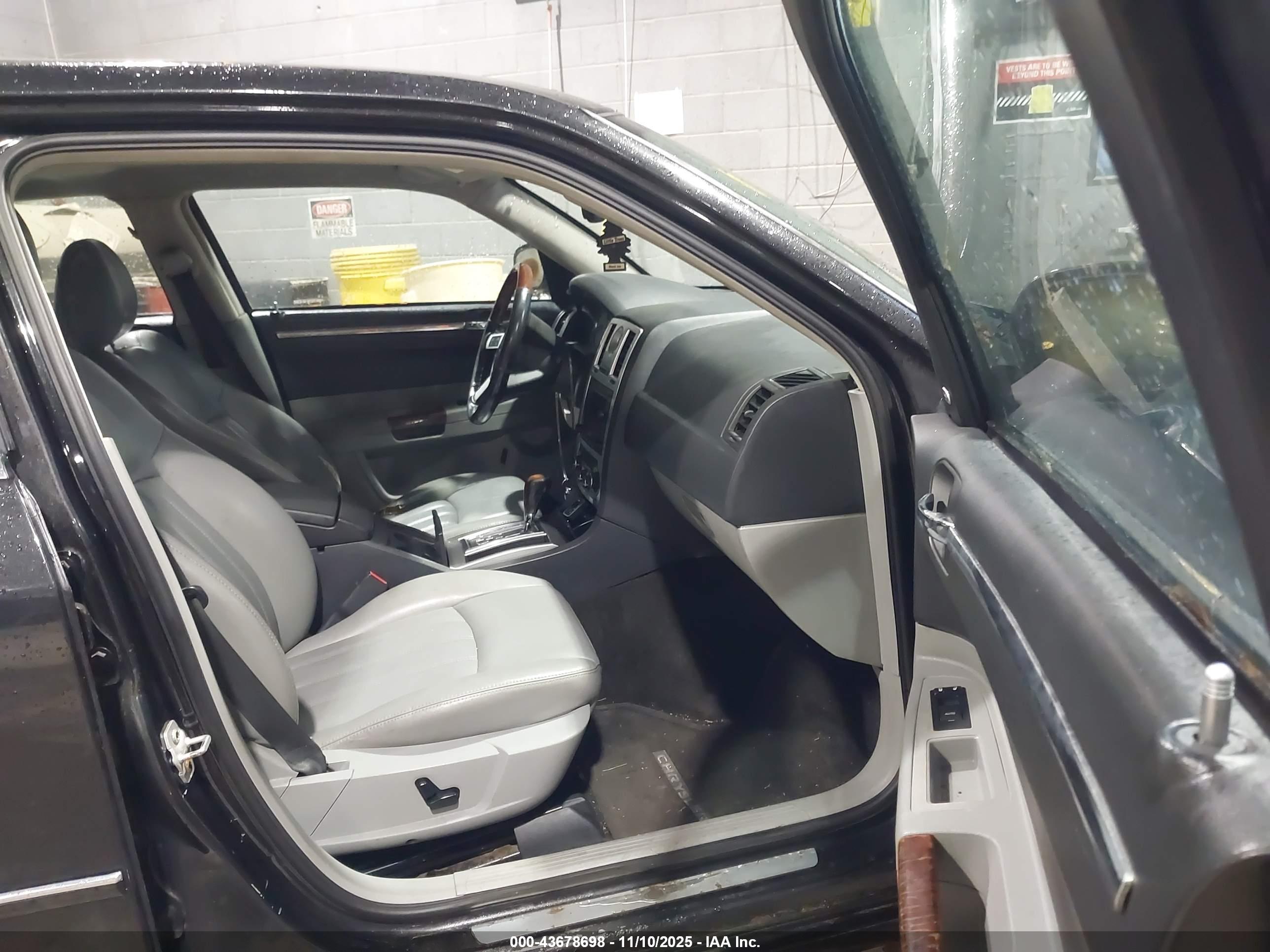 CHRYSLER 300C image 5