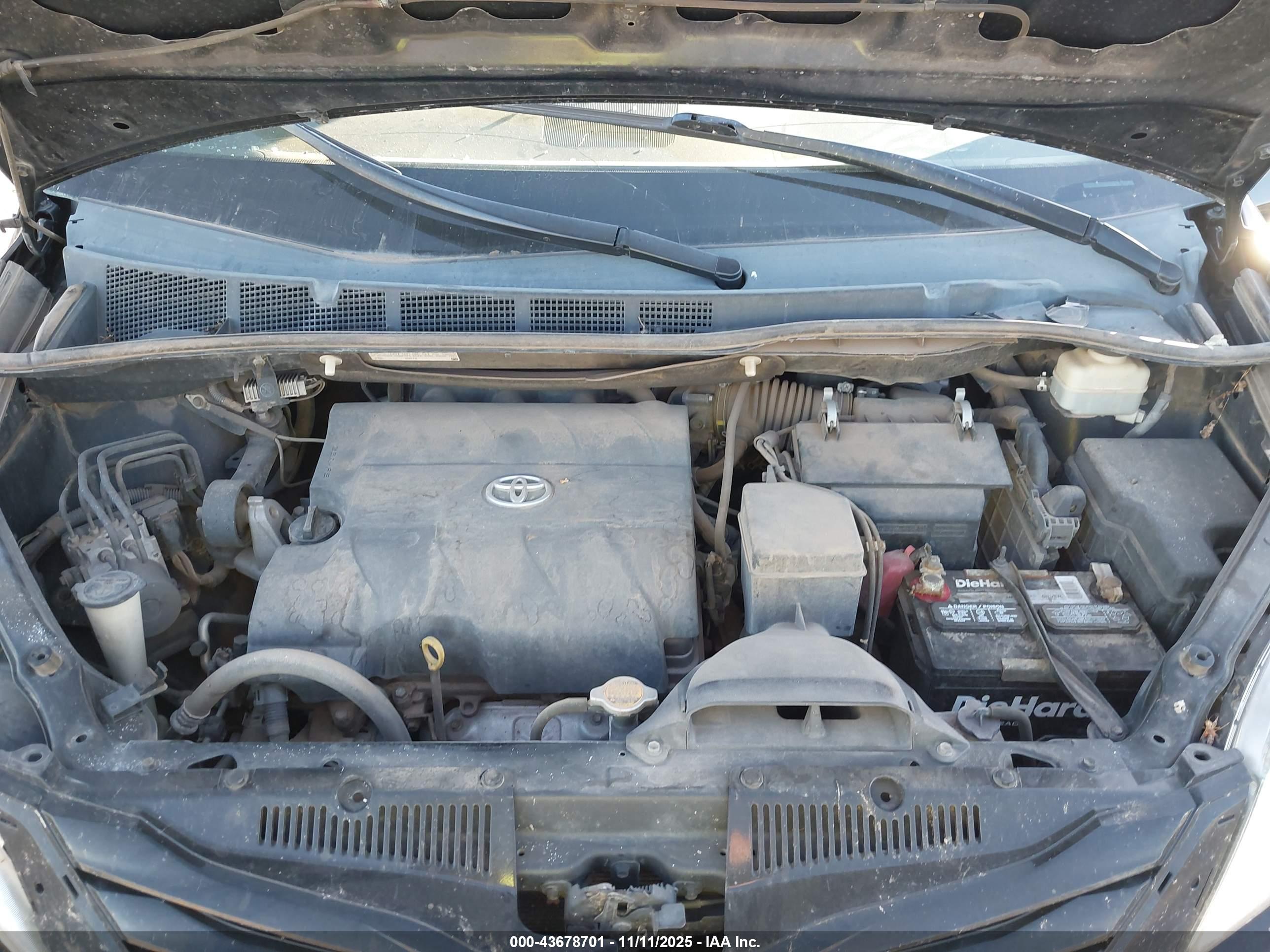 TOYOTA SIENNA image 10