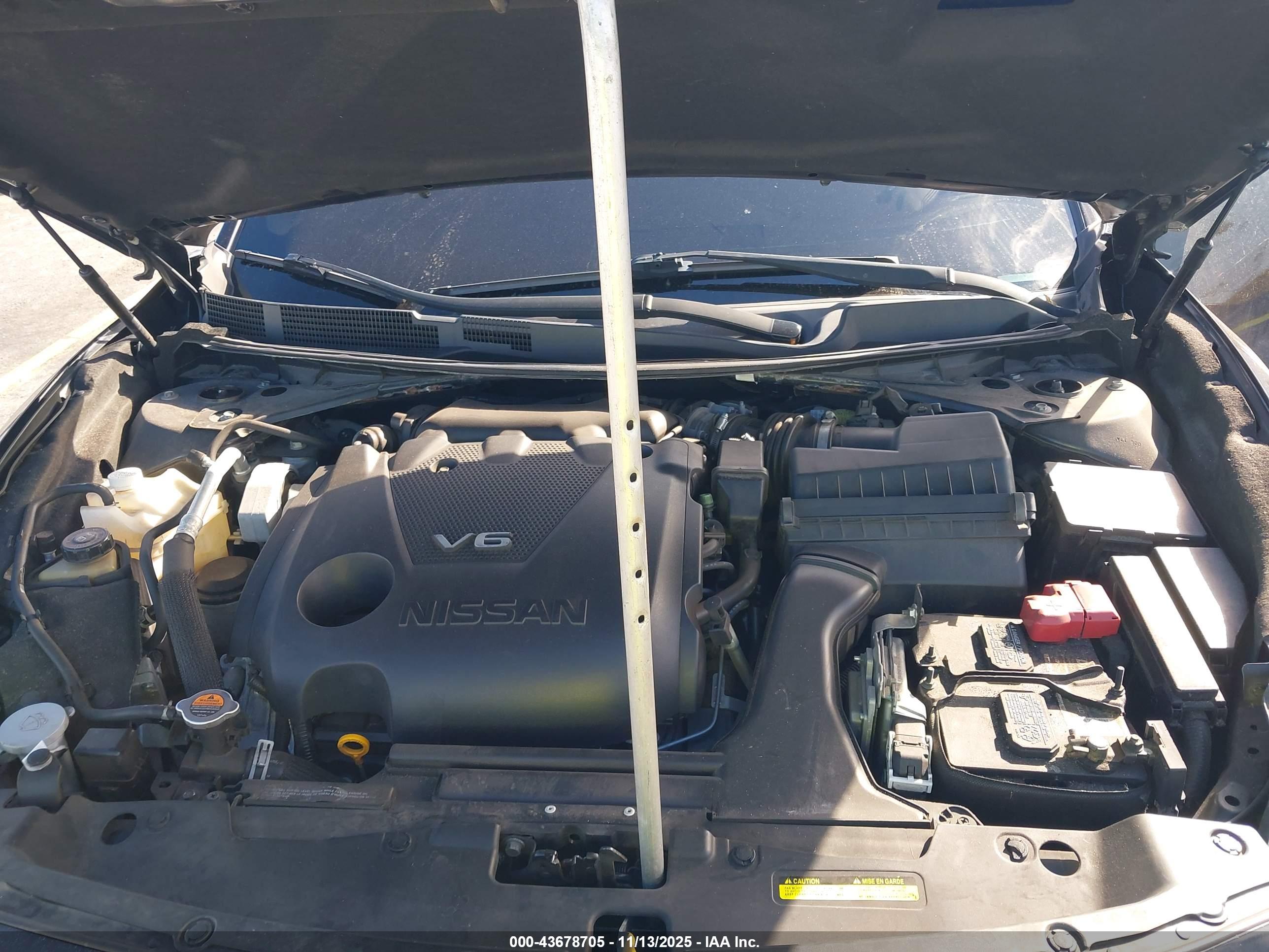NISSAN MAXIMA image 10