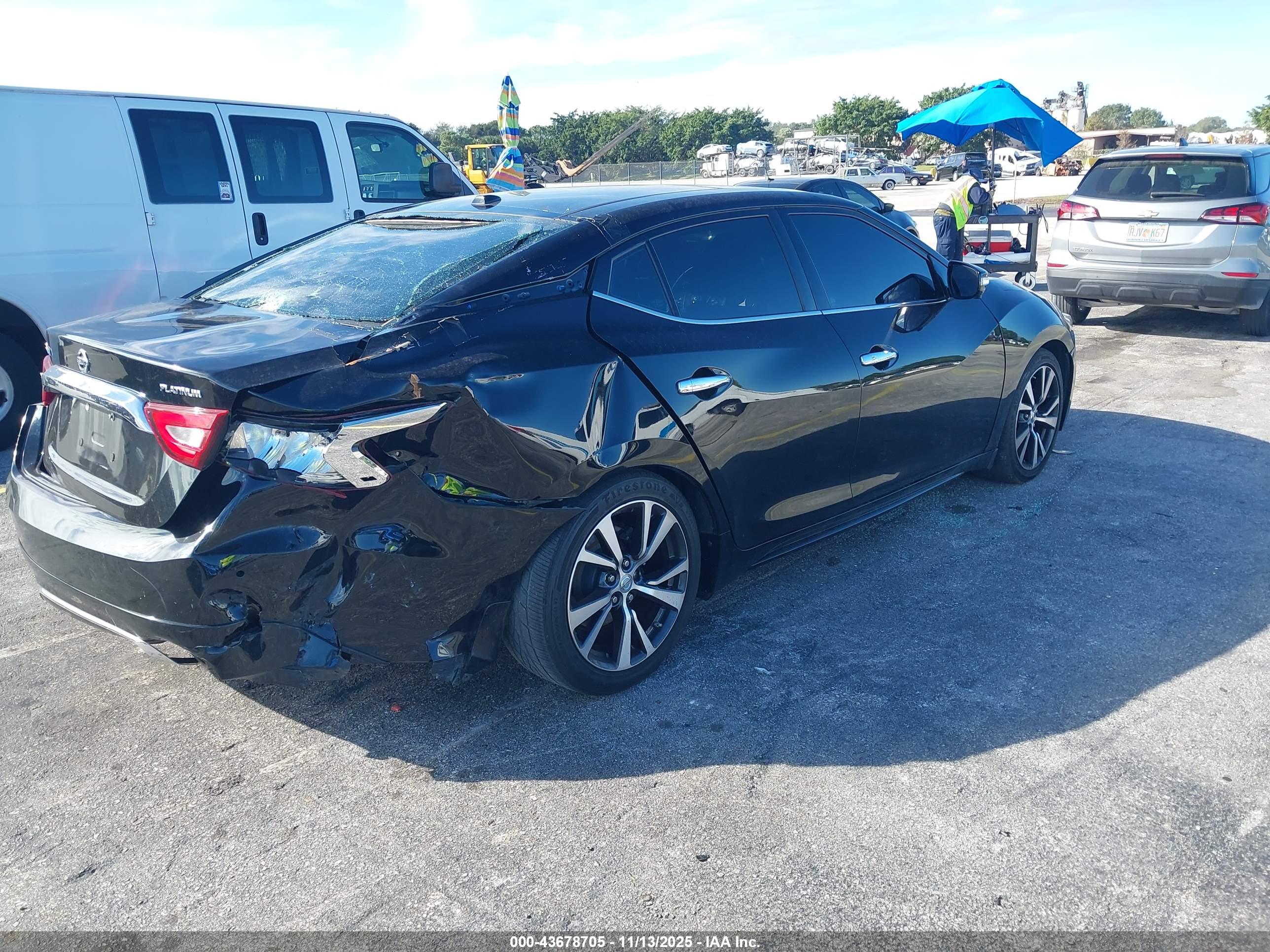 NISSAN MAXIMA image 4