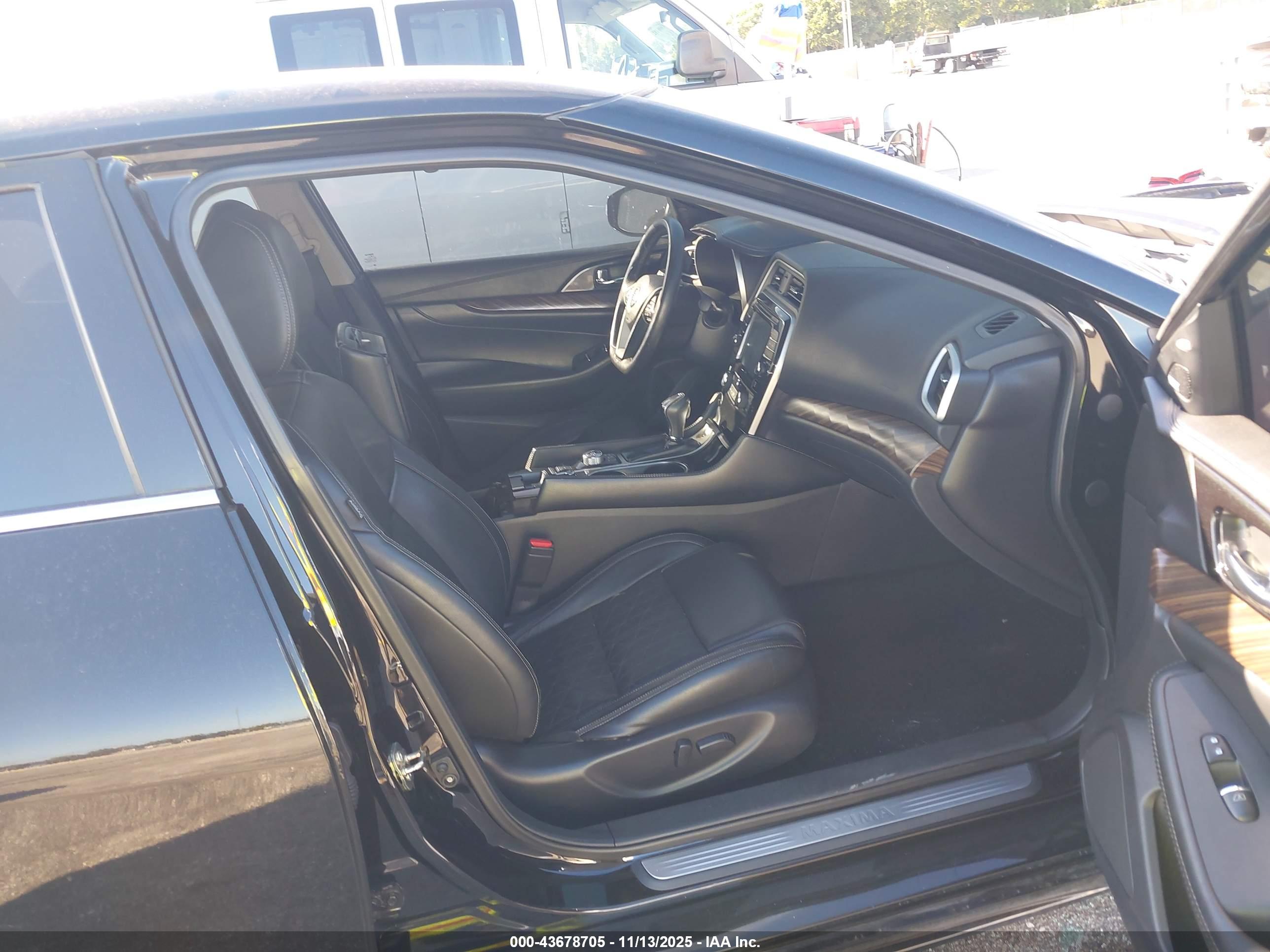 NISSAN MAXIMA image 5