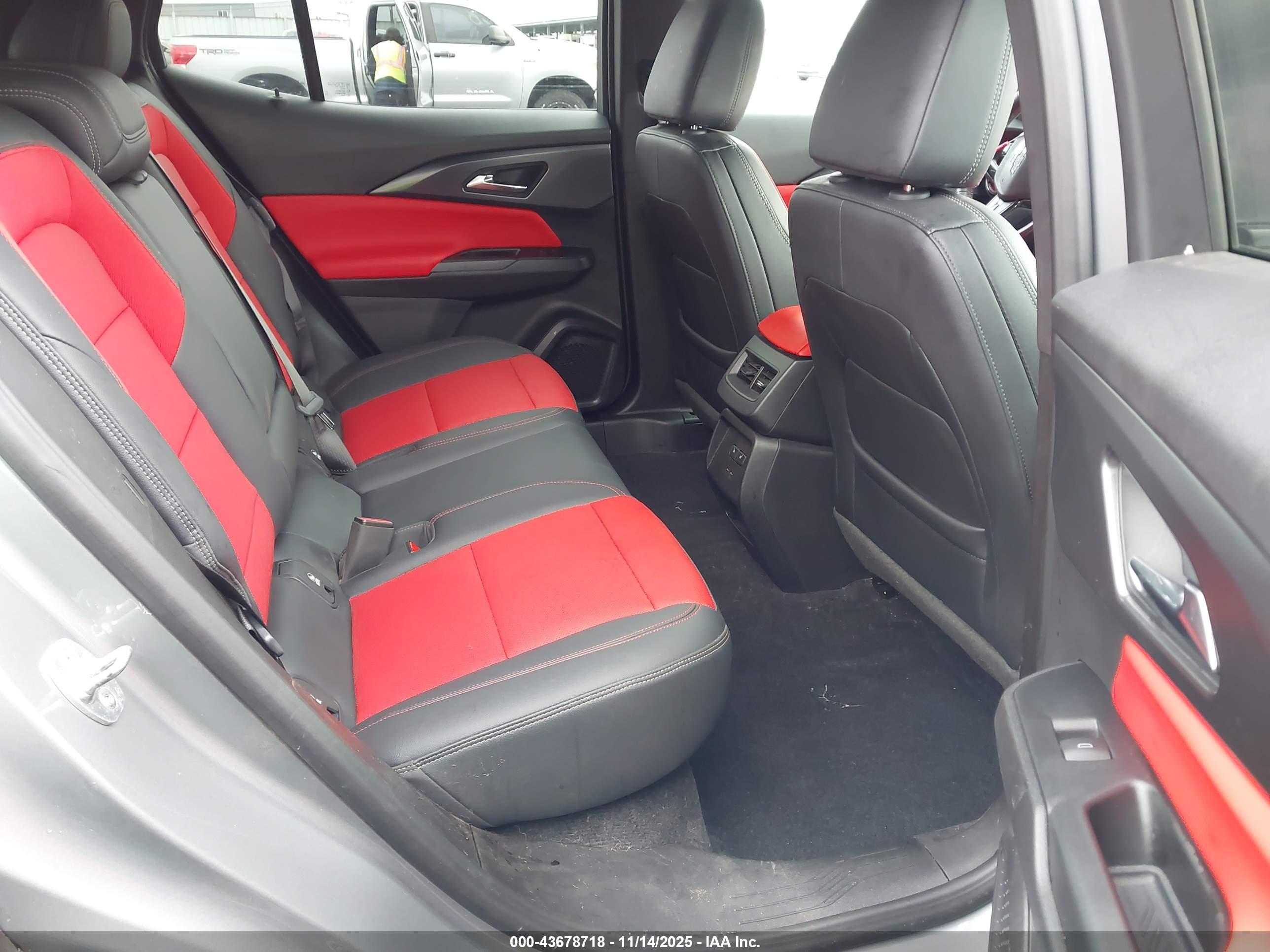 CHEVROLET EQUINOX image 8