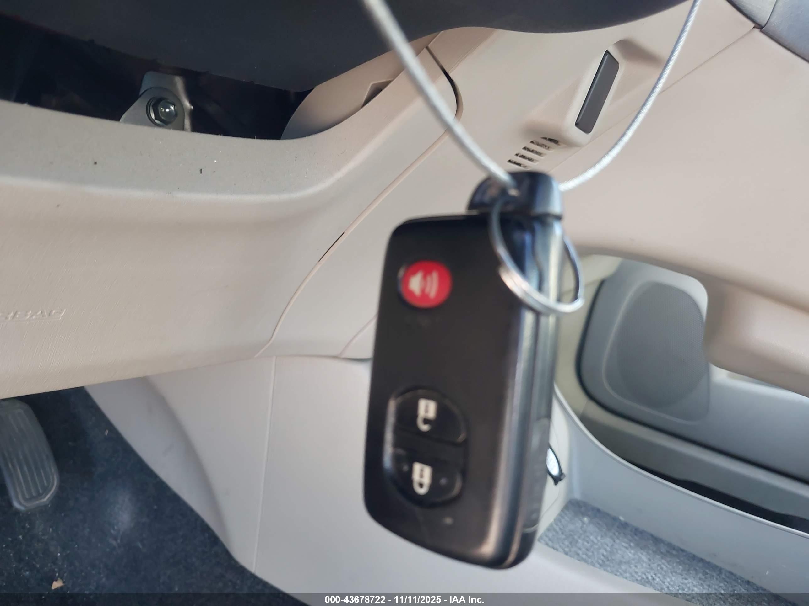 TOYOTA PRIUS image 11
