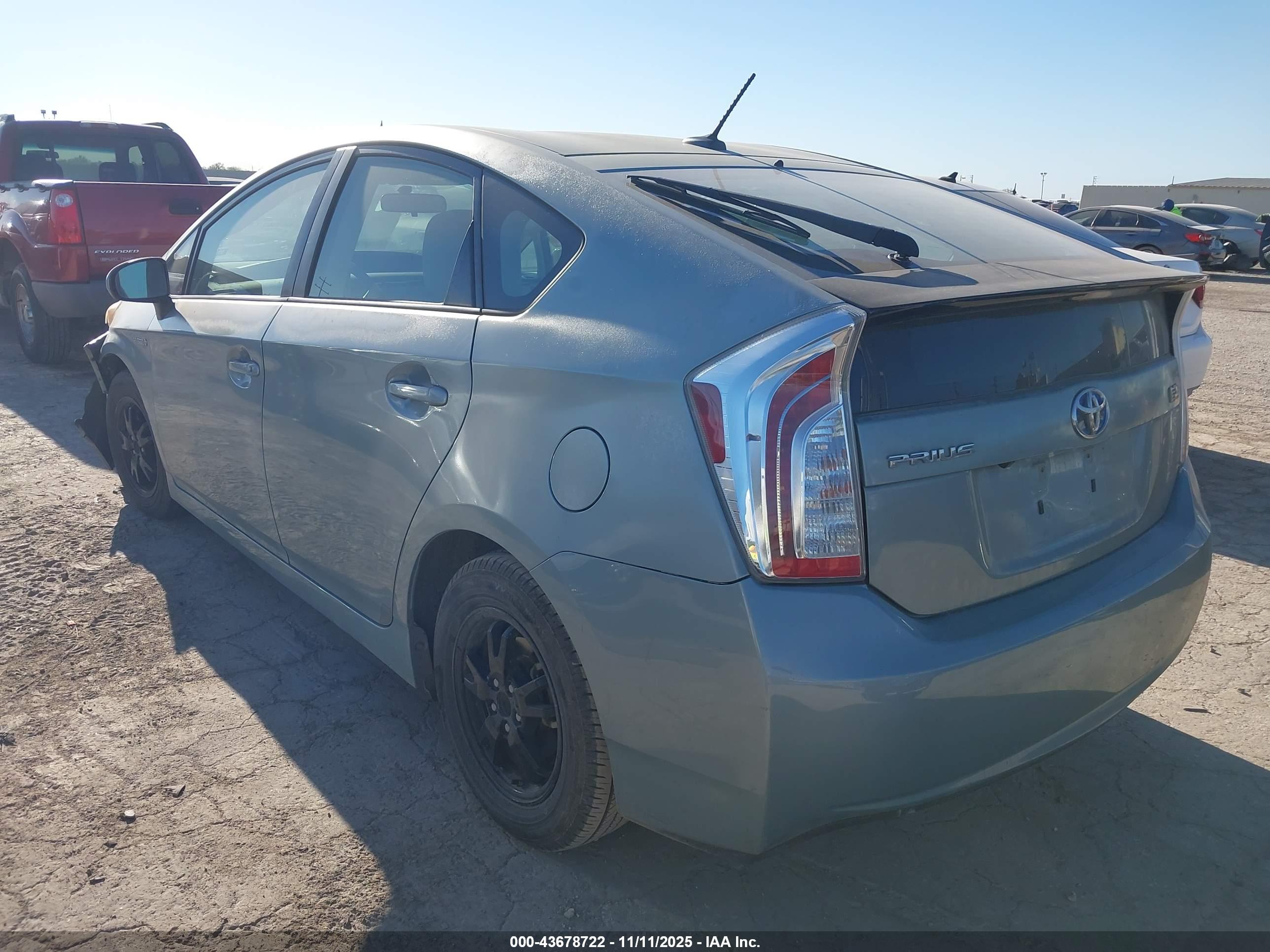 TOYOTA PRIUS image 3