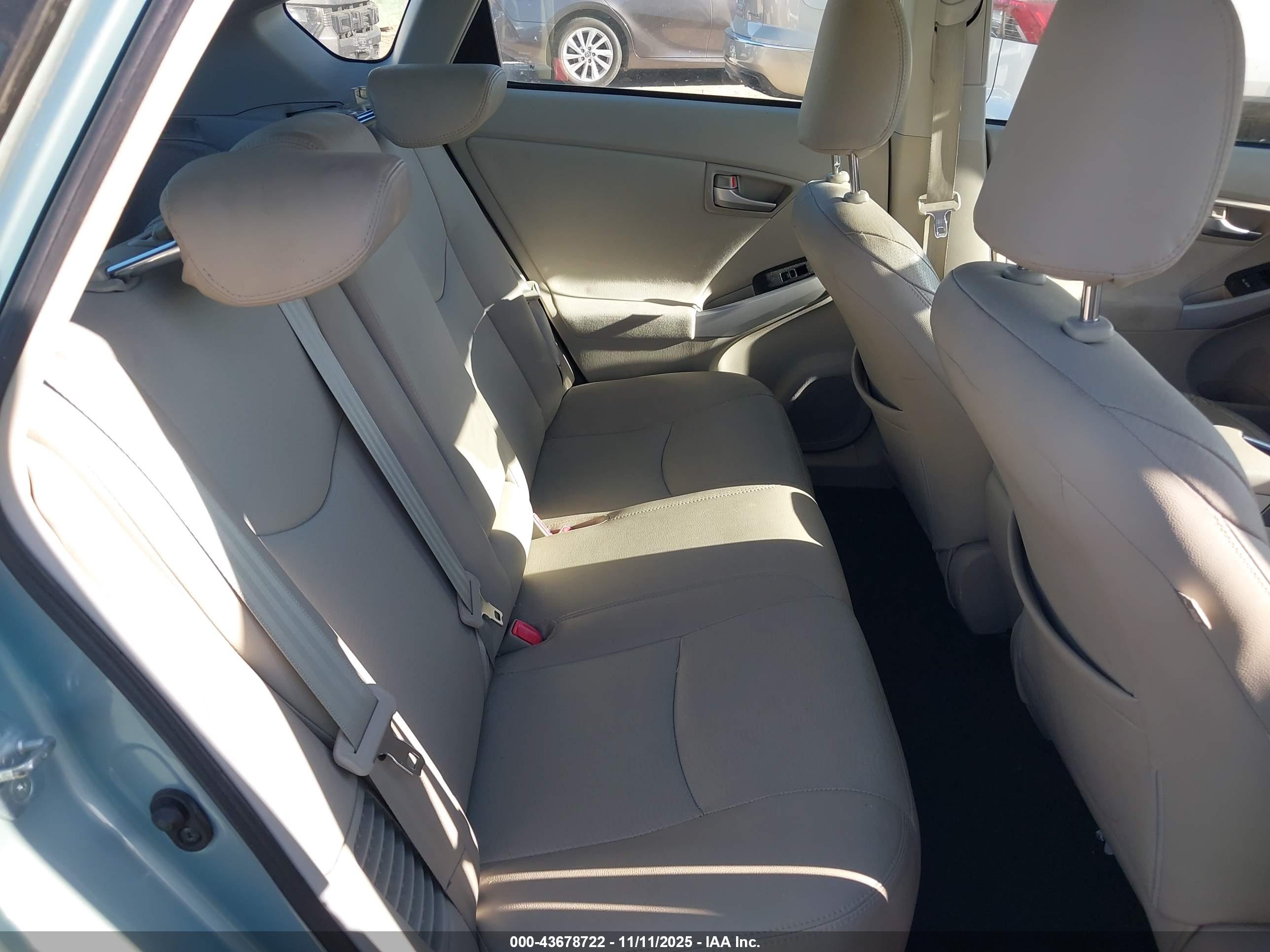 TOYOTA PRIUS image 8