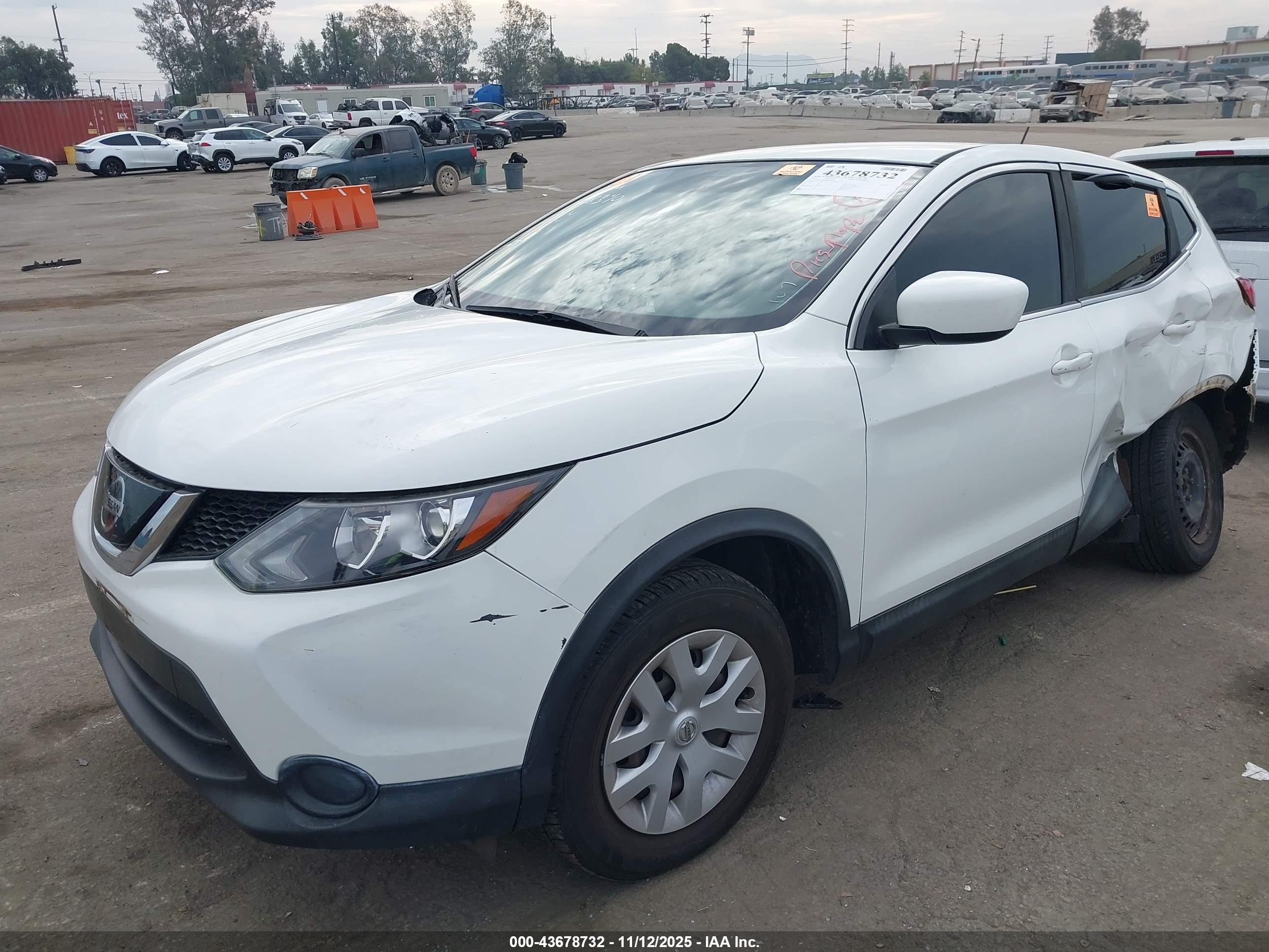 NISSAN ROGUE image 2