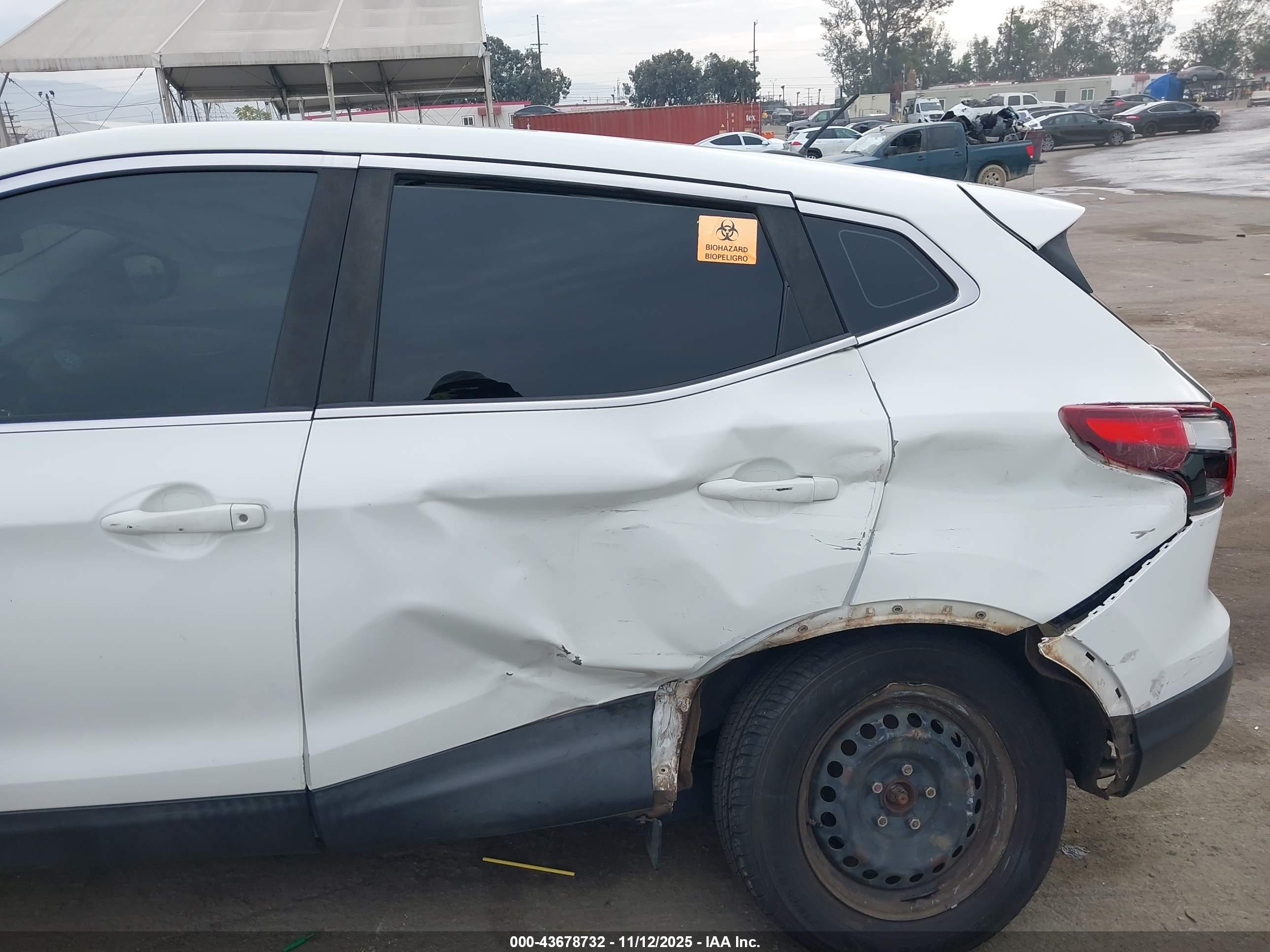 NISSAN ROGUE image 6