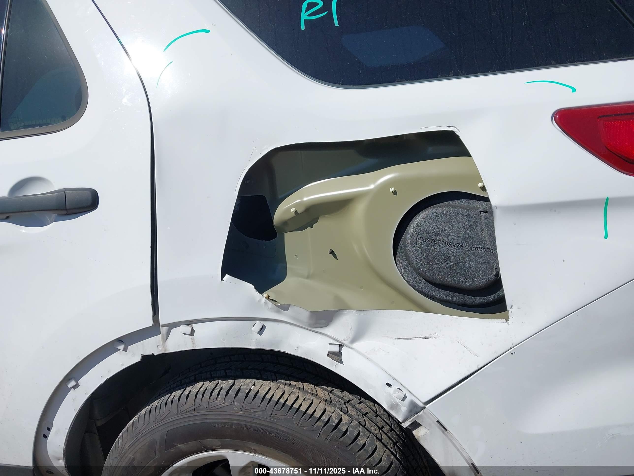 FORD EXPLORER image 6