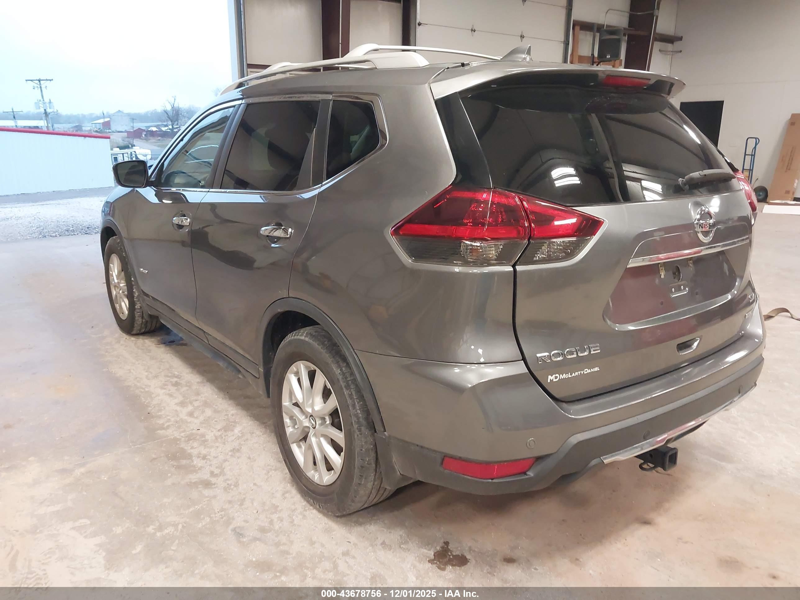 NISSAN ROGUE image 3
