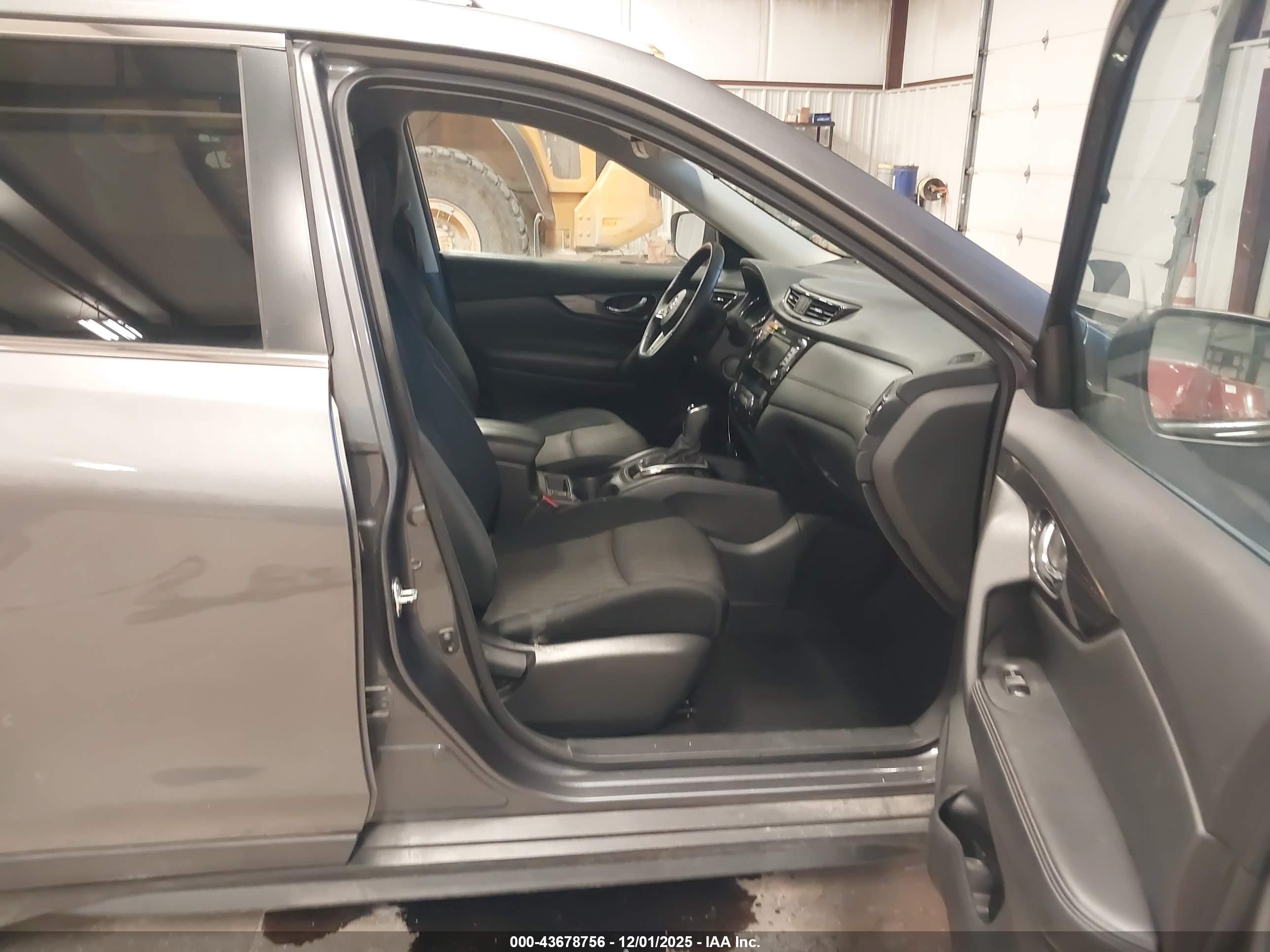 NISSAN ROGUE image 5