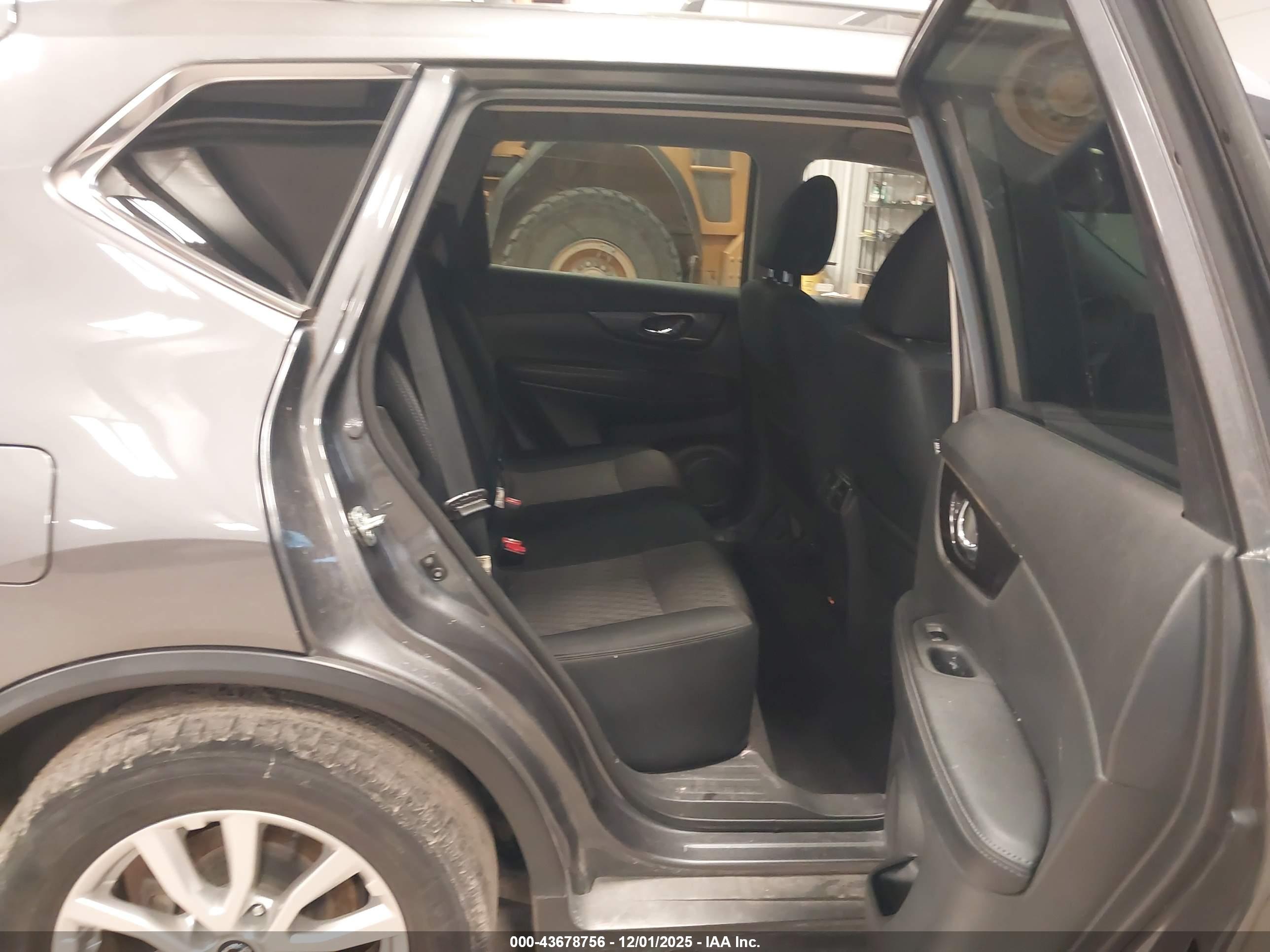 NISSAN ROGUE image 8