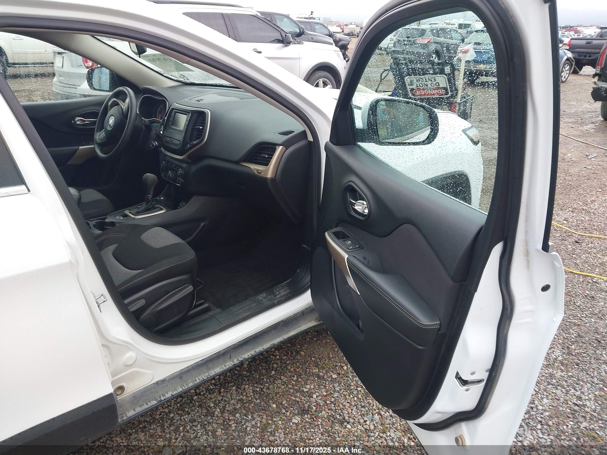 JEEP CHEROKEE image 5