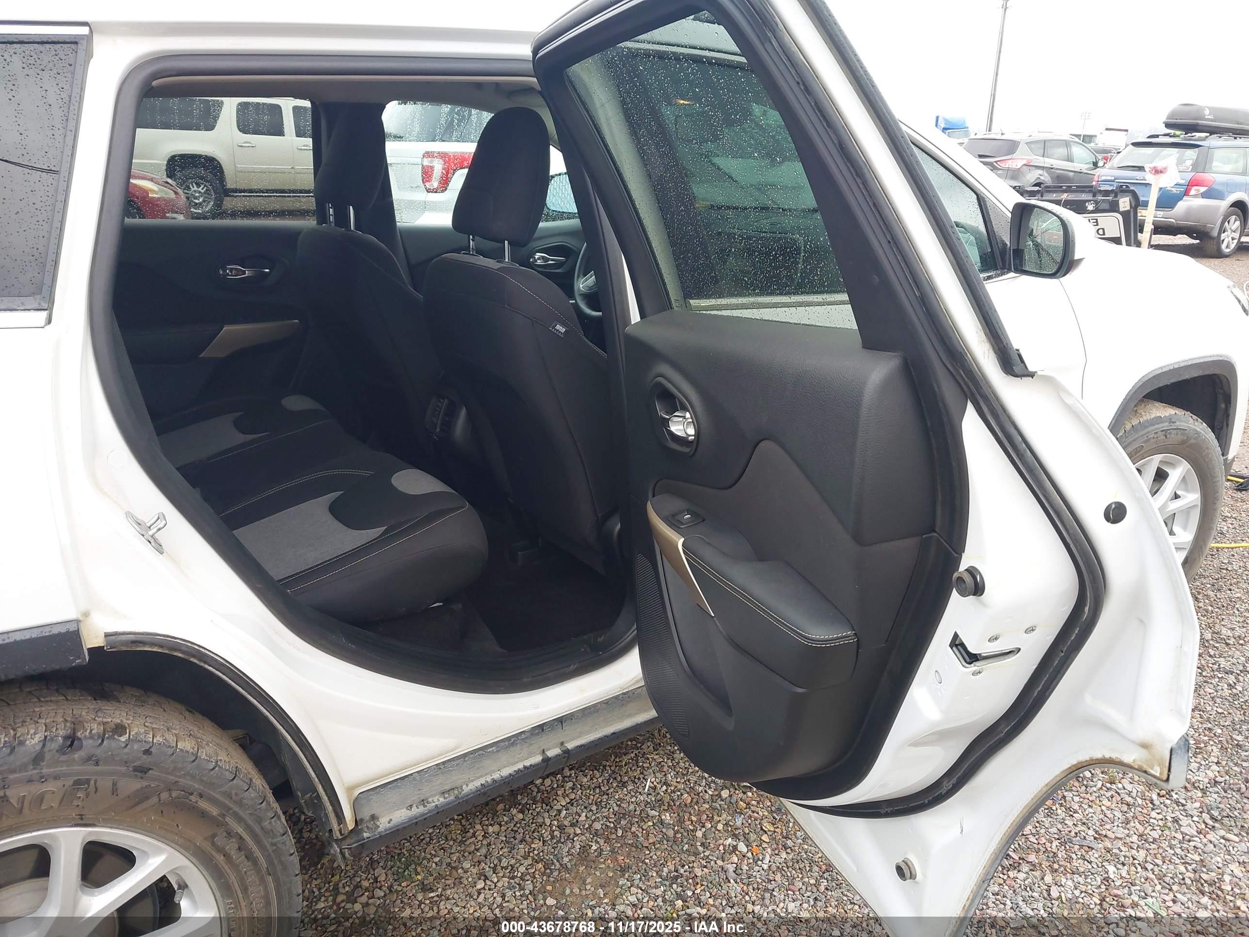 JEEP CHEROKEE image 8