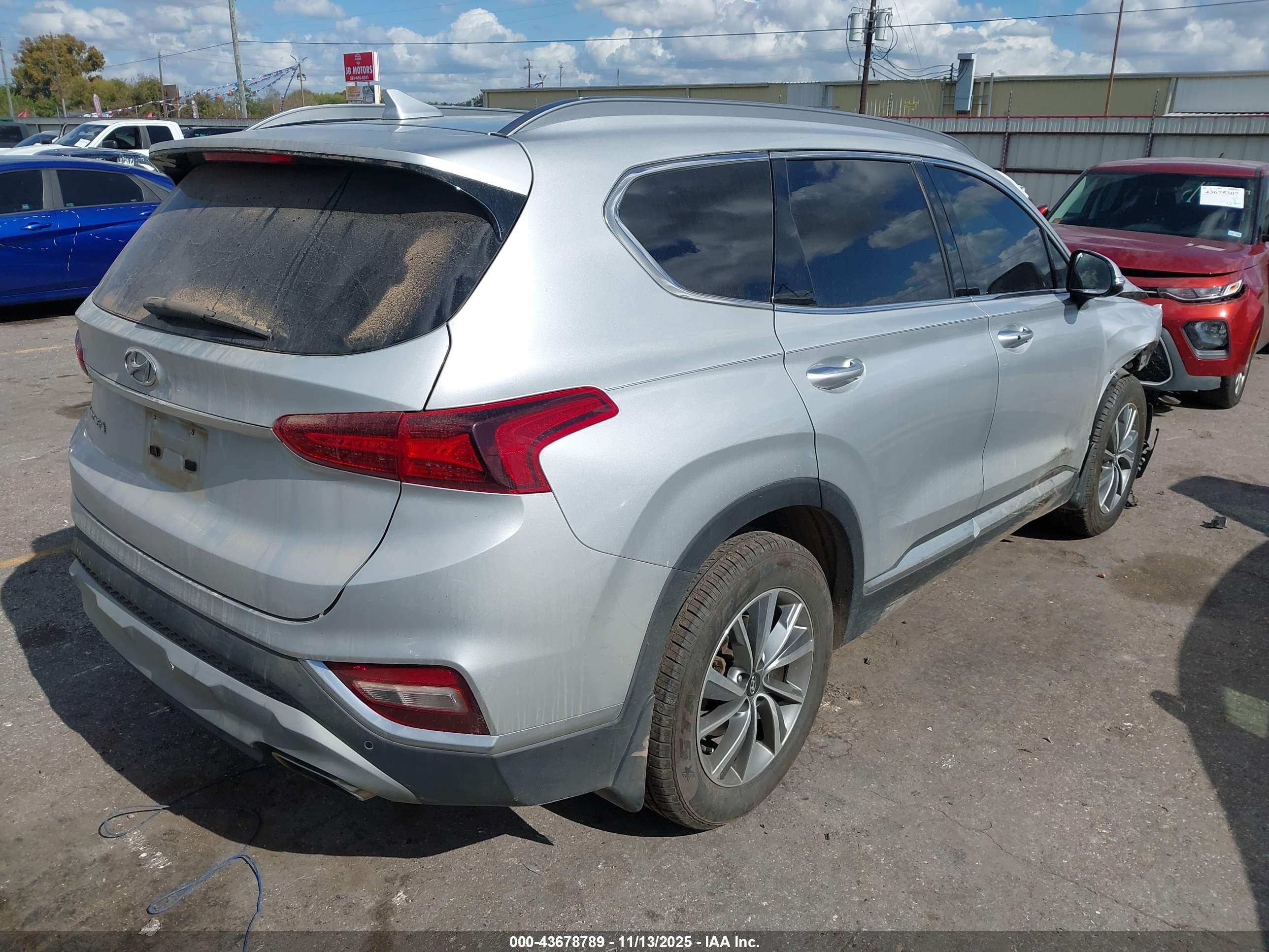 HYUNDAI SANTA image 4