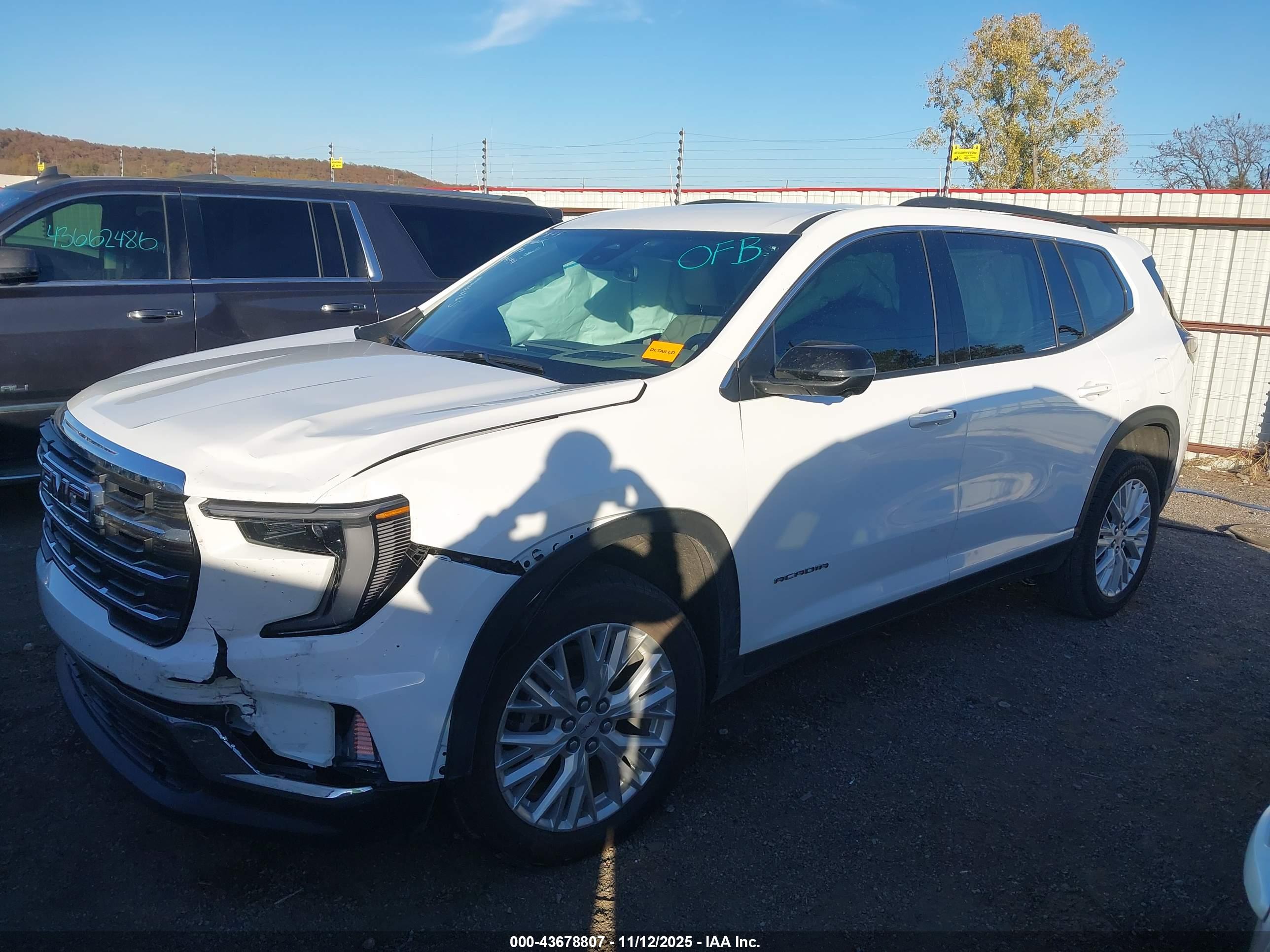 GMC ACADIA image 2