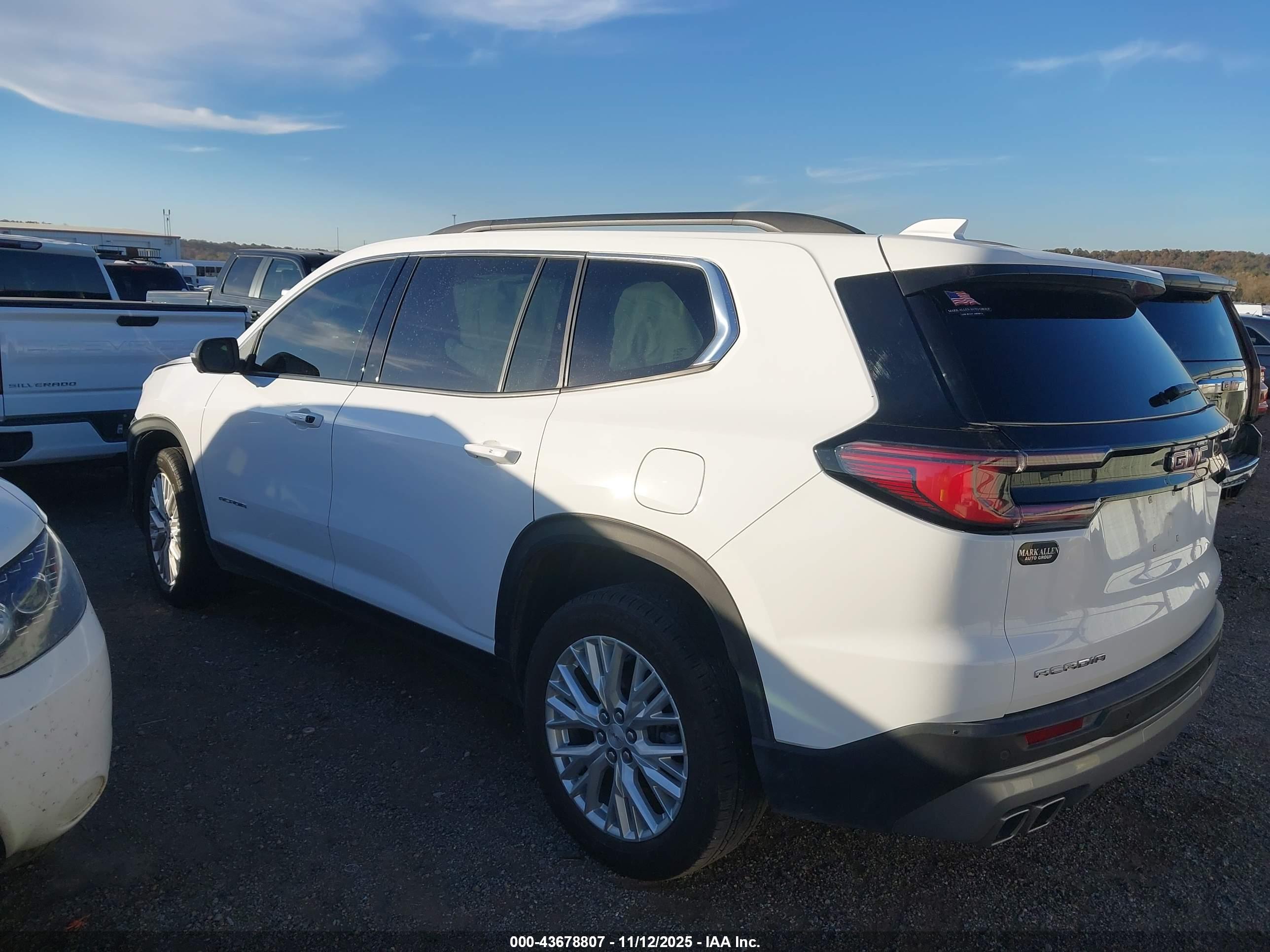 GMC ACADIA image 3