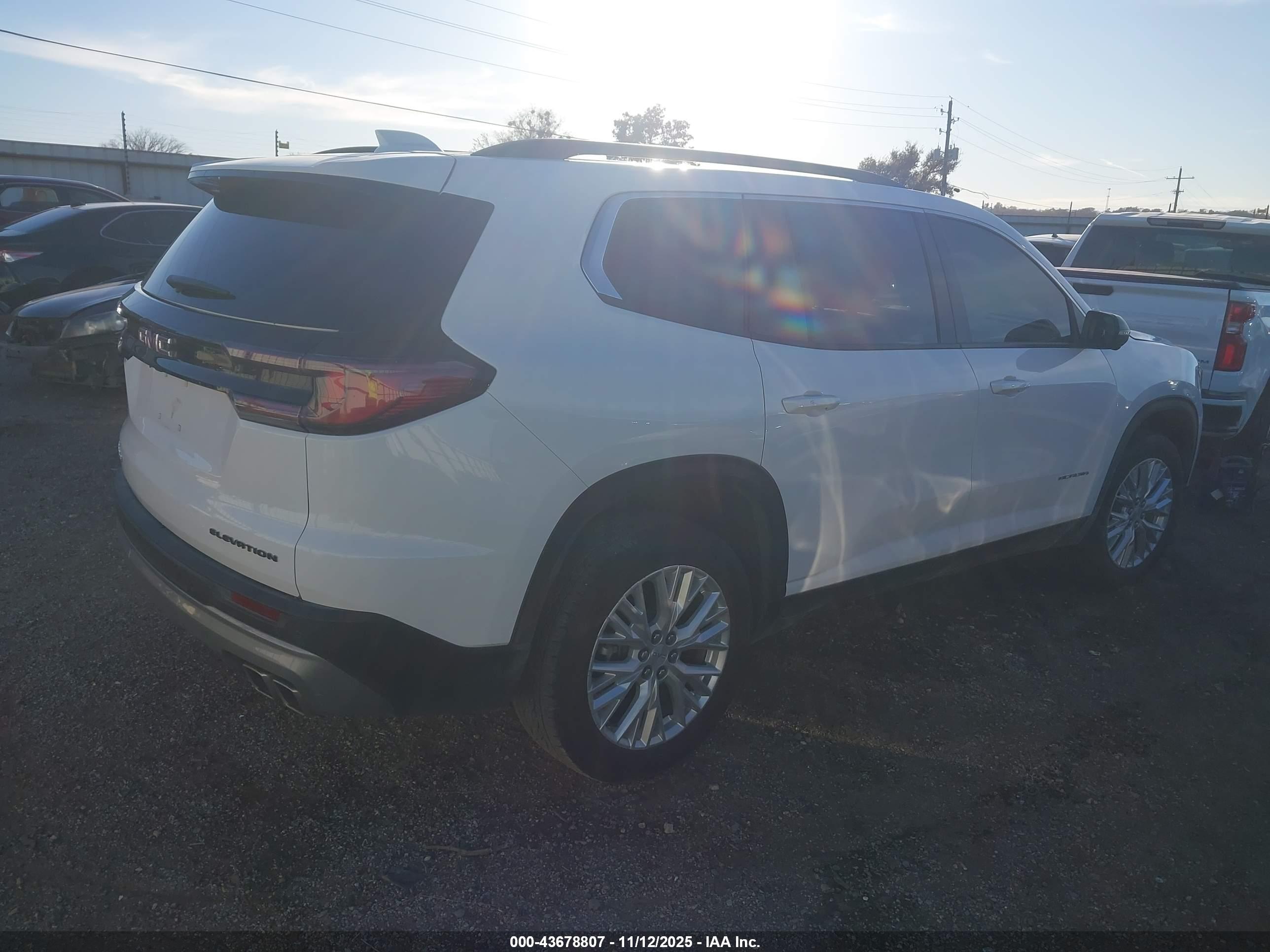 GMC ACADIA image 4