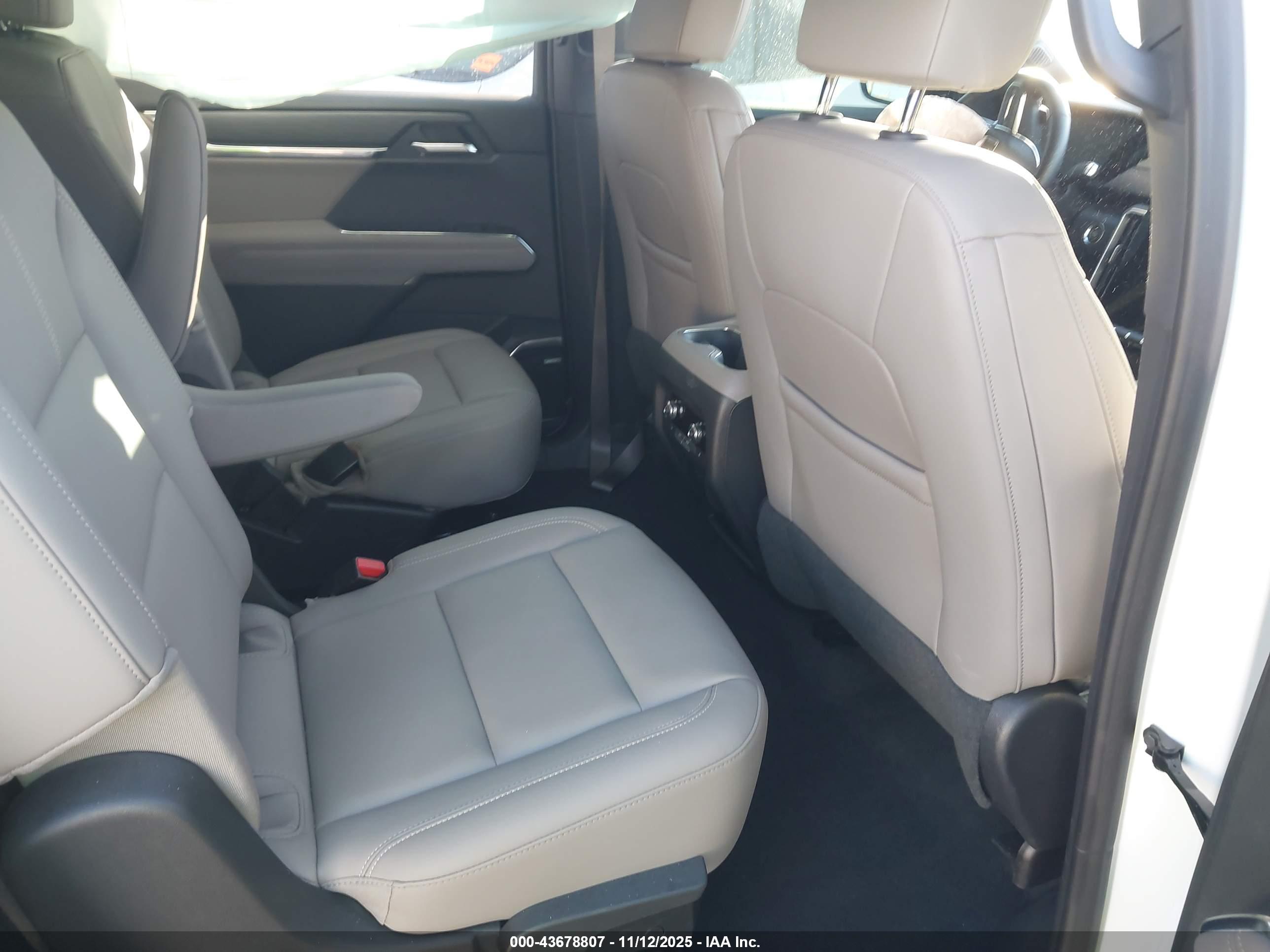GMC ACADIA image 8