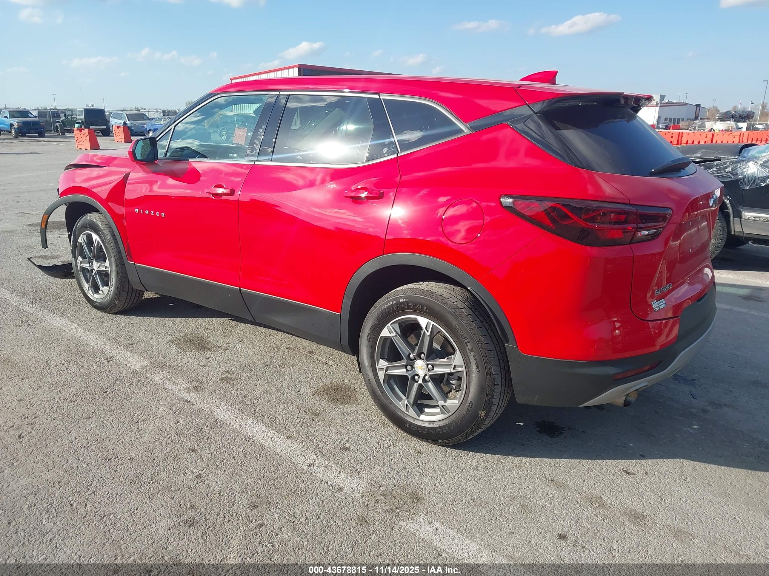 CHEVROLET BLAZER image 3