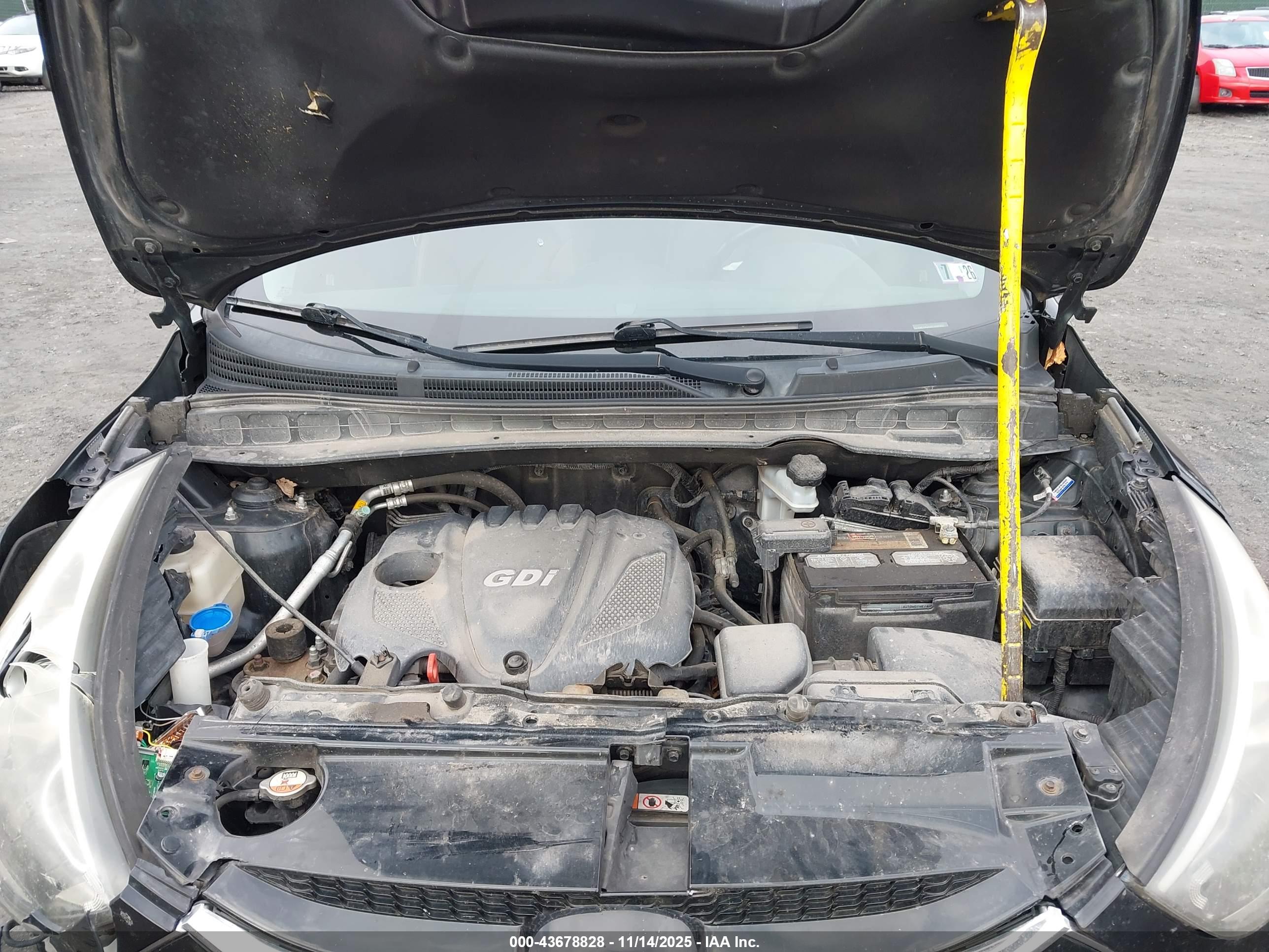 HYUNDAI TUCSON image 10