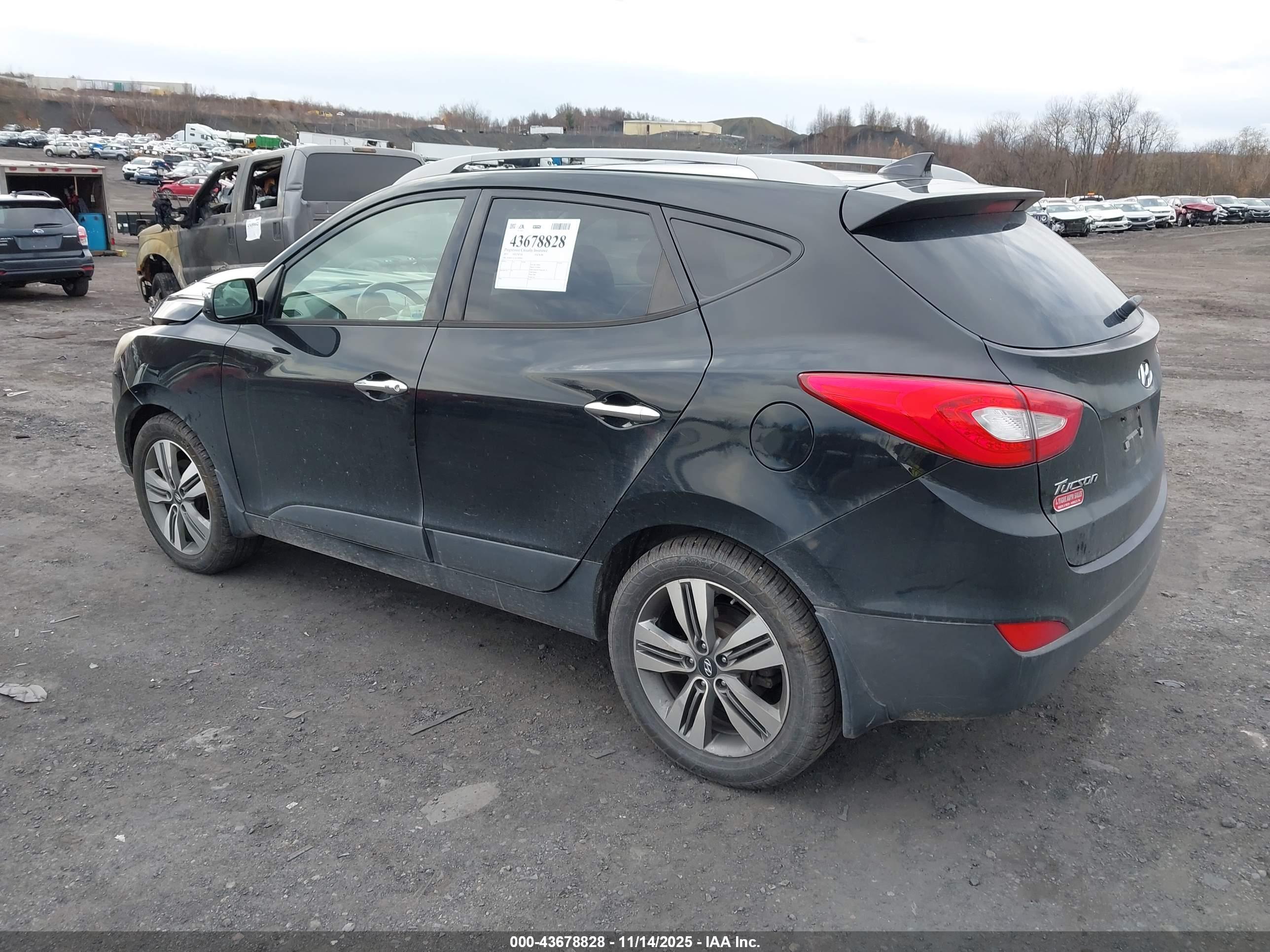 HYUNDAI TUCSON image 3