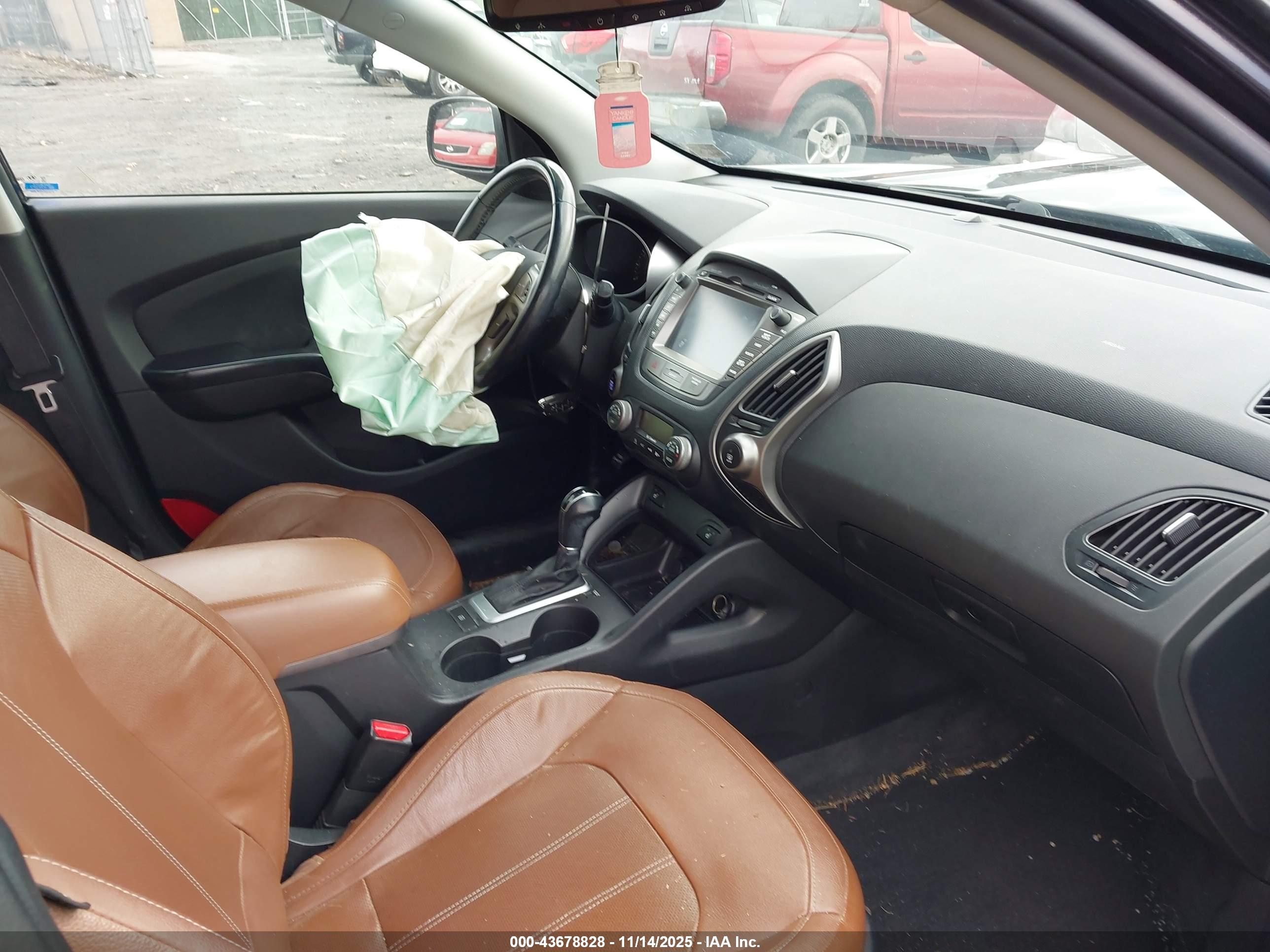 HYUNDAI TUCSON image 5