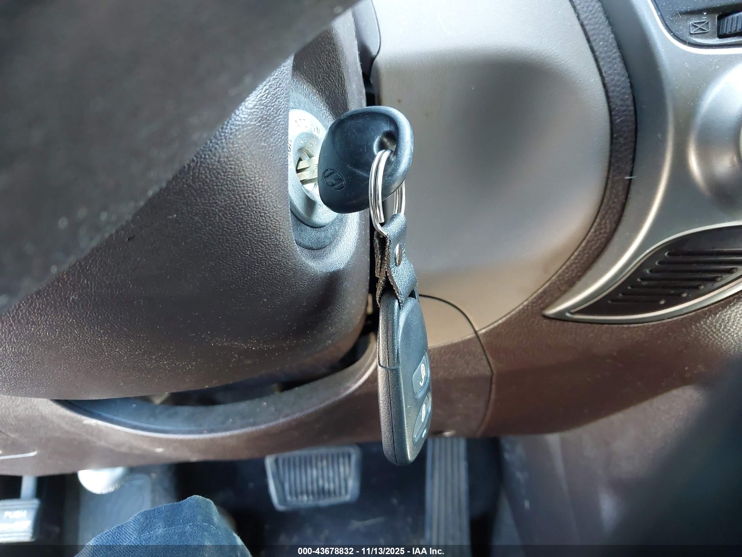 HYUNDAI TUCSON image 11