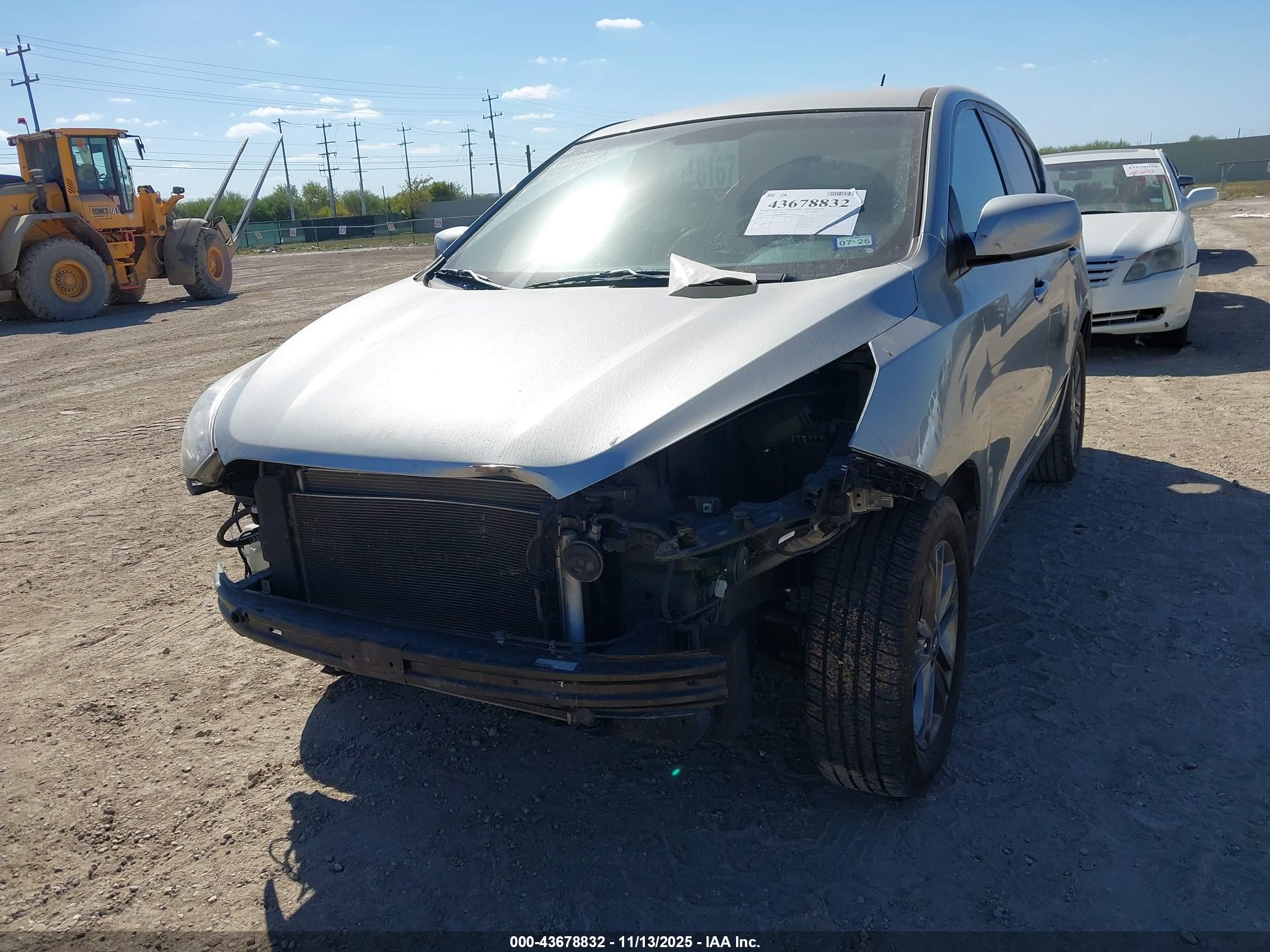 HYUNDAI TUCSON image 6