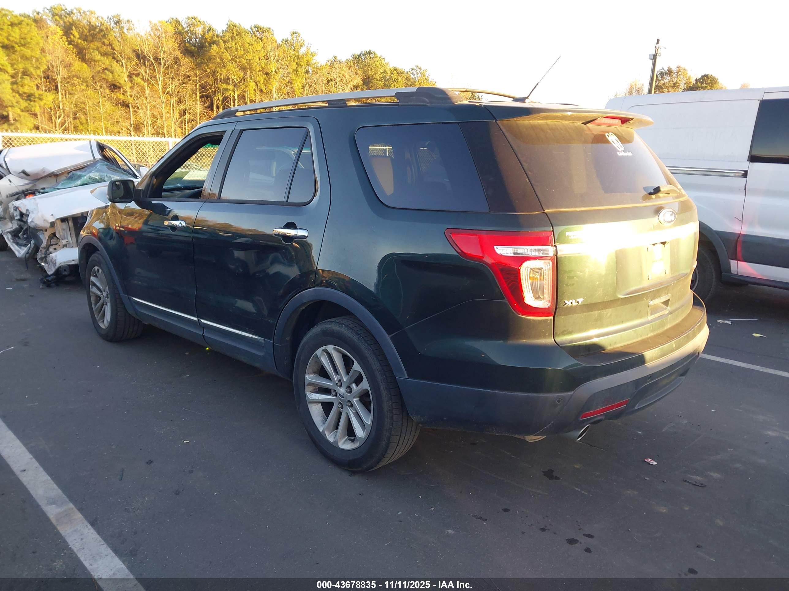 FORD EXPLORER image 3