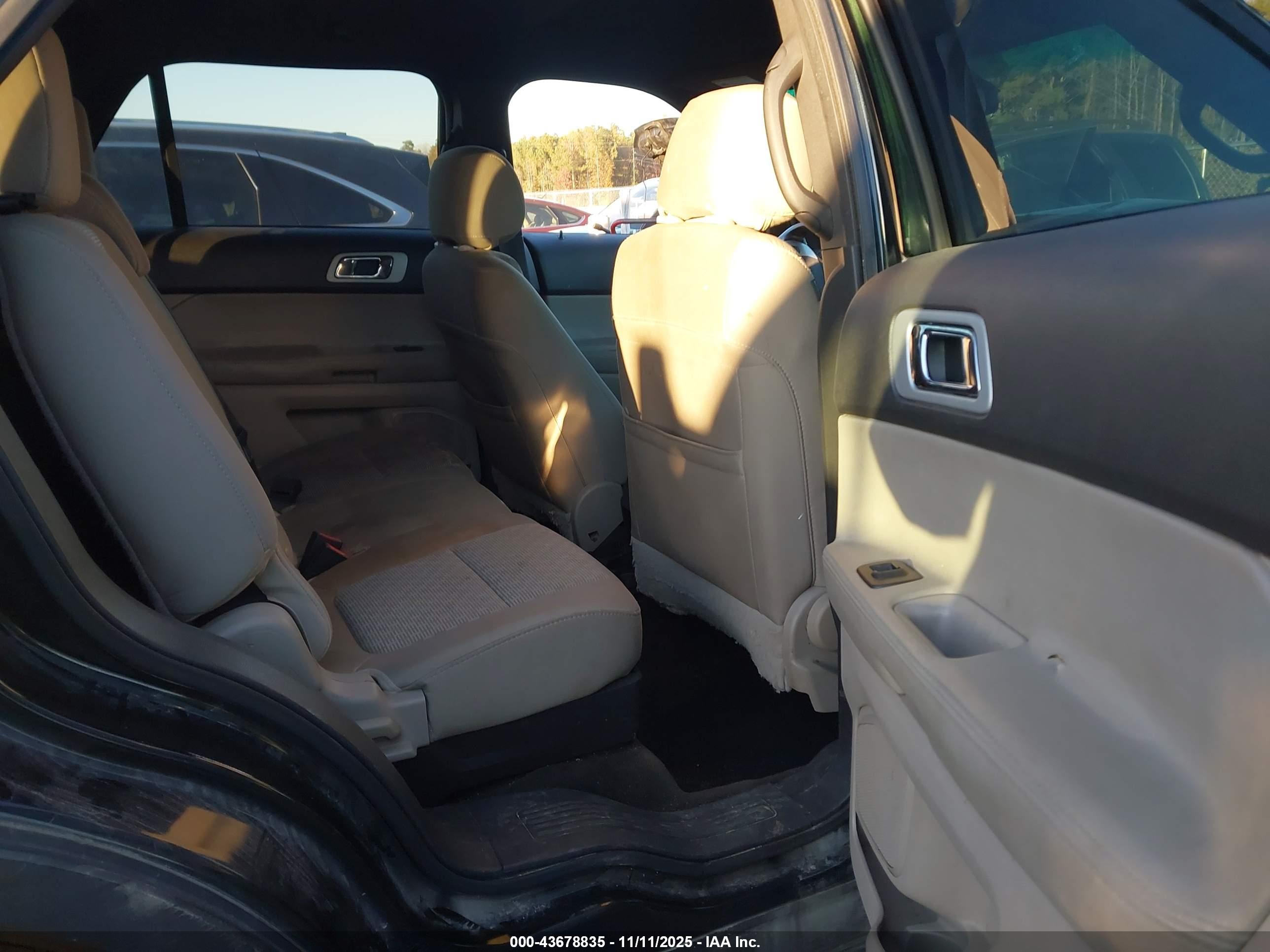 FORD EXPLORER image 8