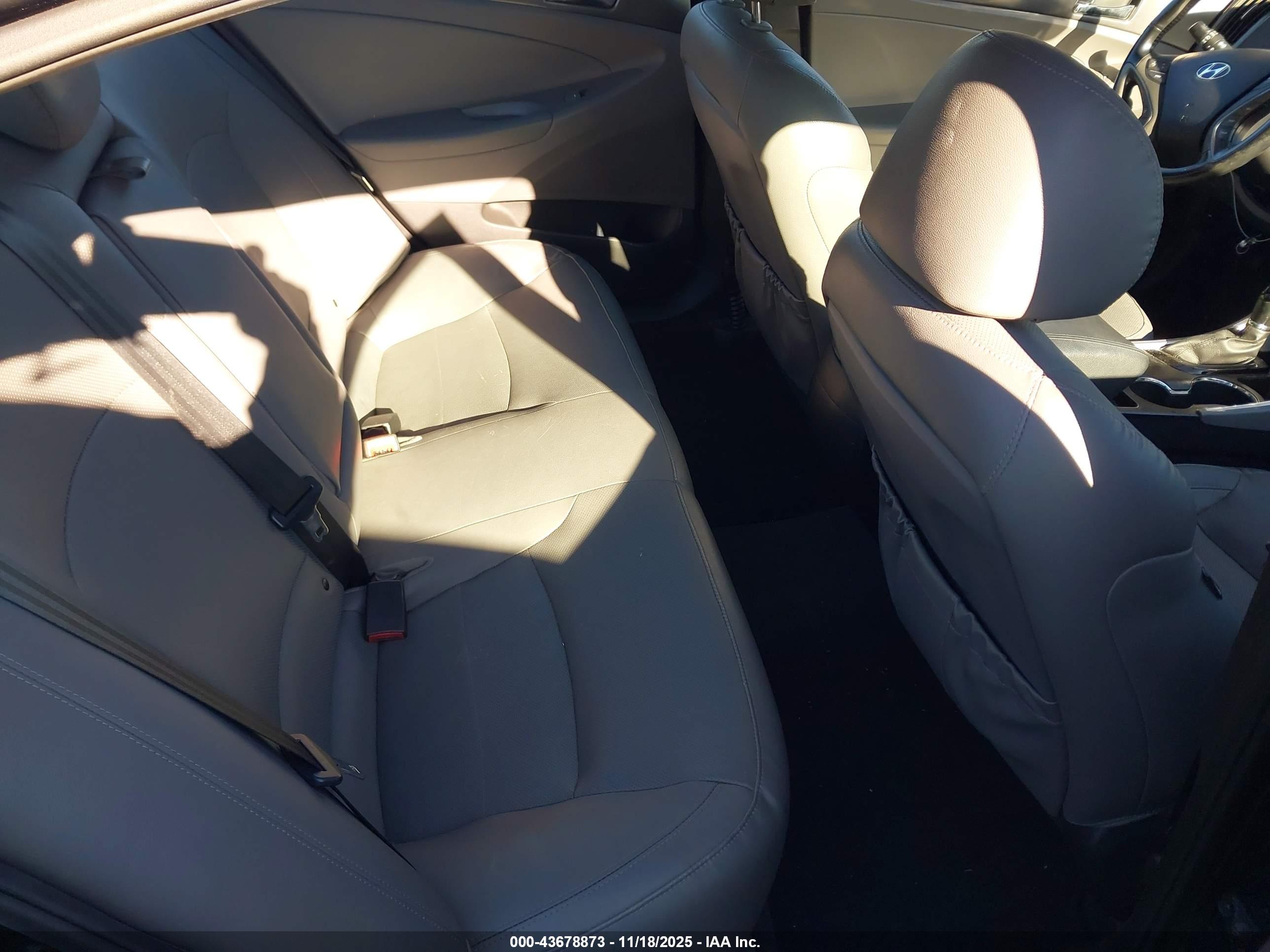 HYUNDAI SONATA image 8