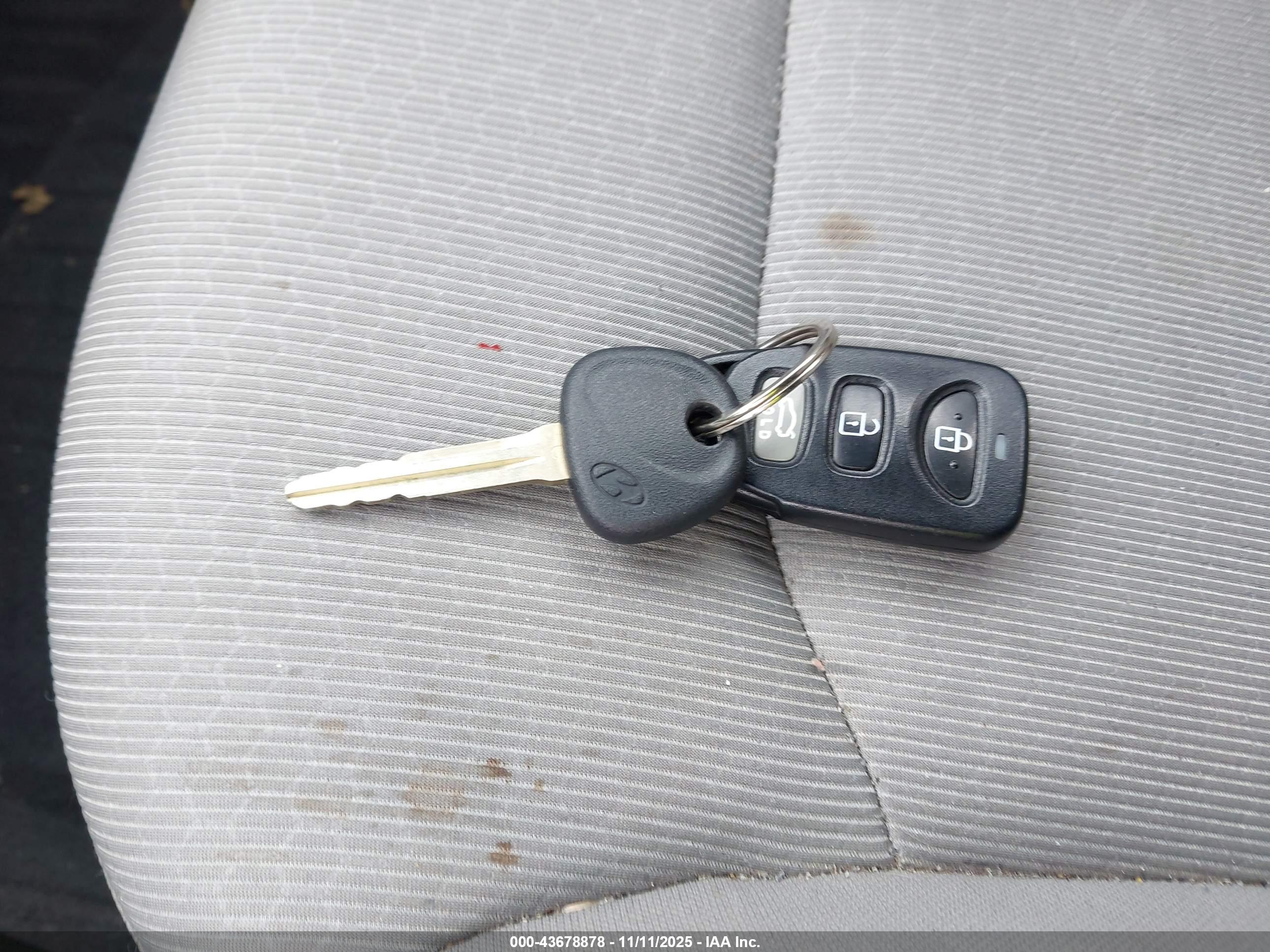 HYUNDAI ELANTRA image 11