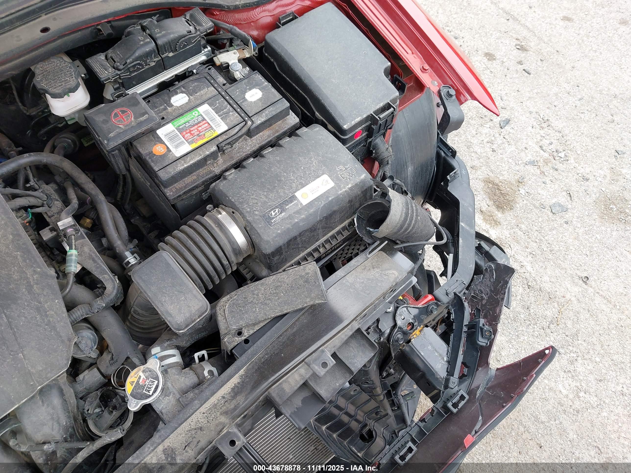 HYUNDAI ELANTRA image 6