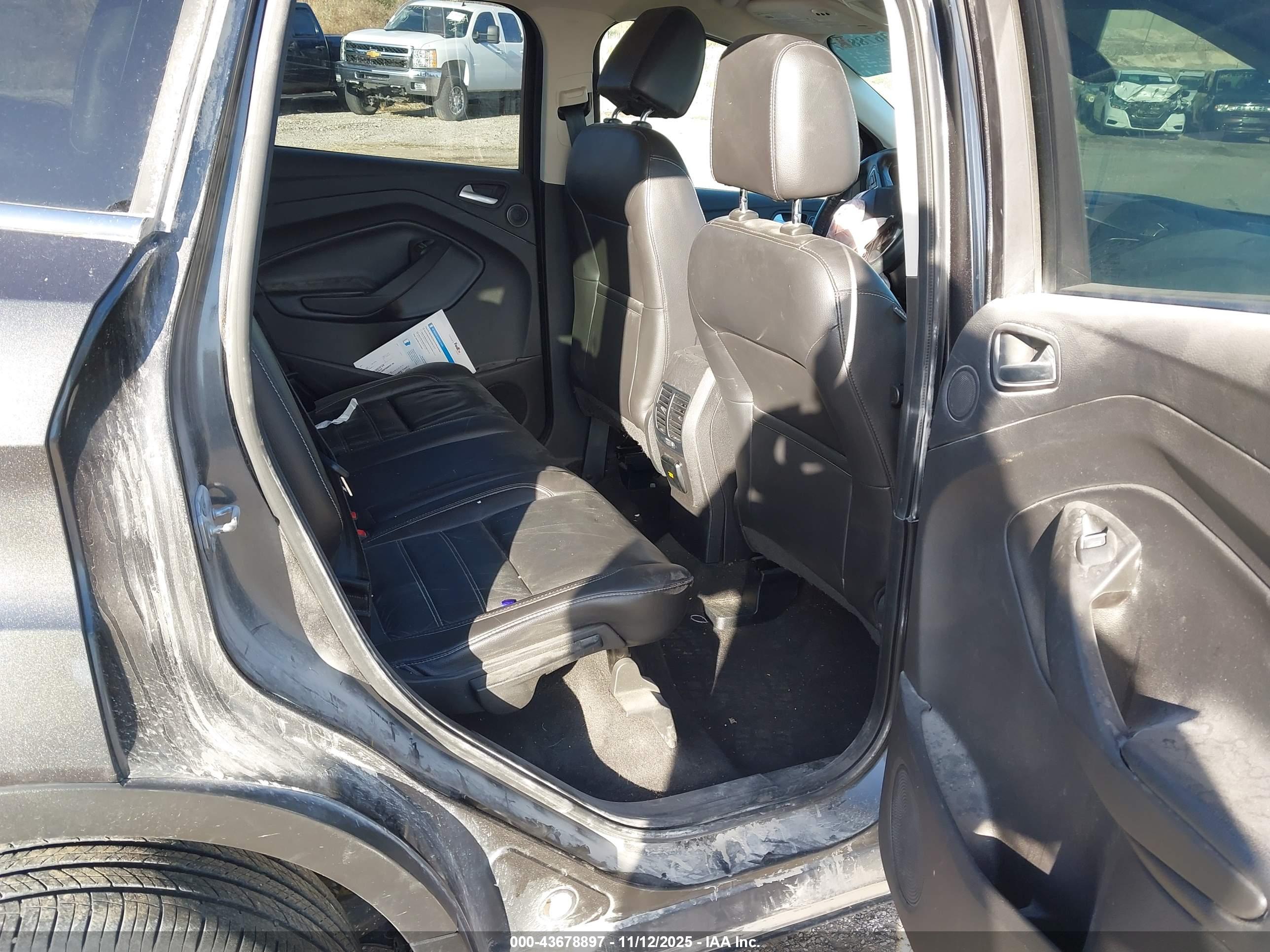 FORD ESCAPE image 8