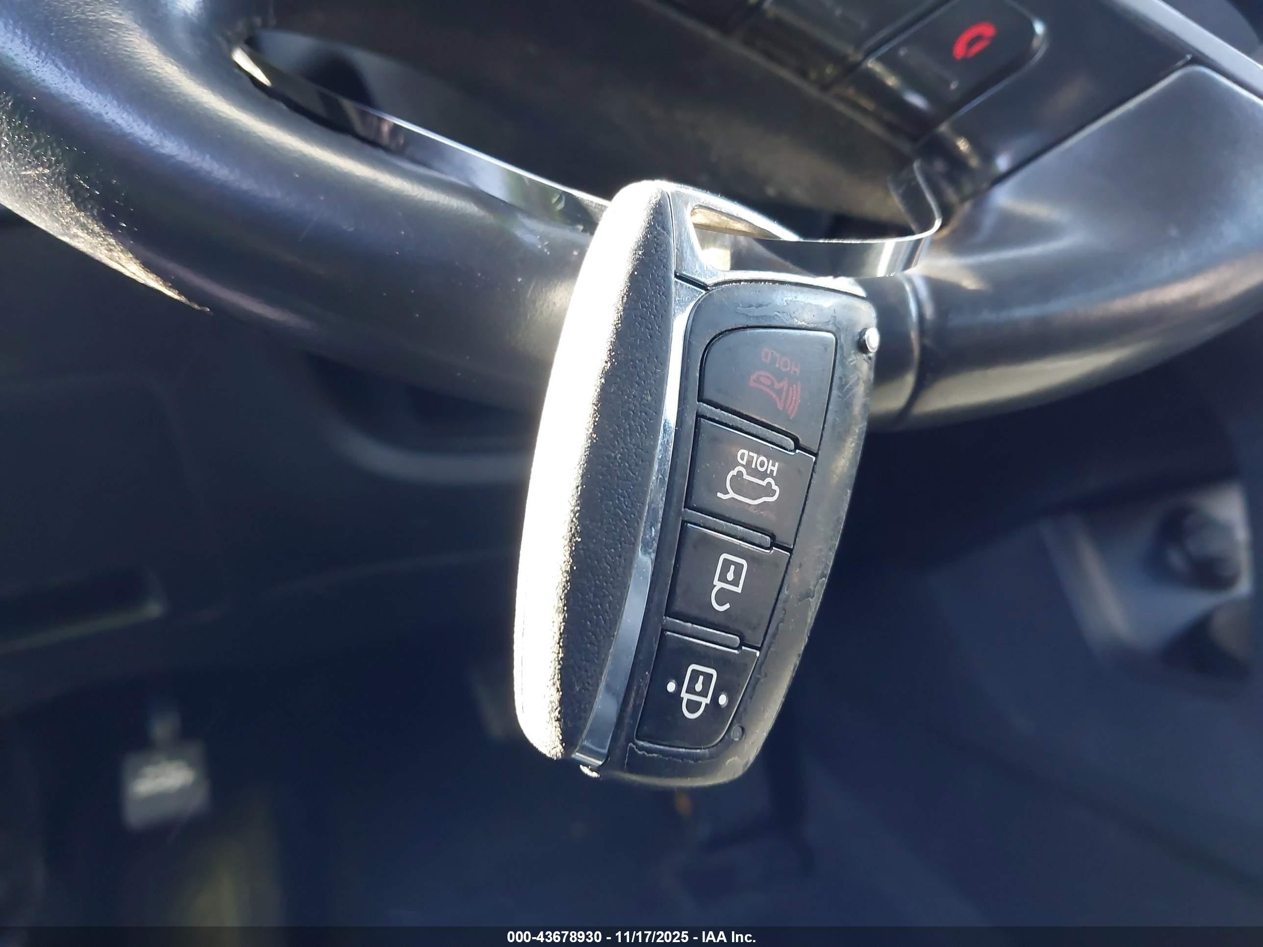 HYUNDAI SANTA image 11