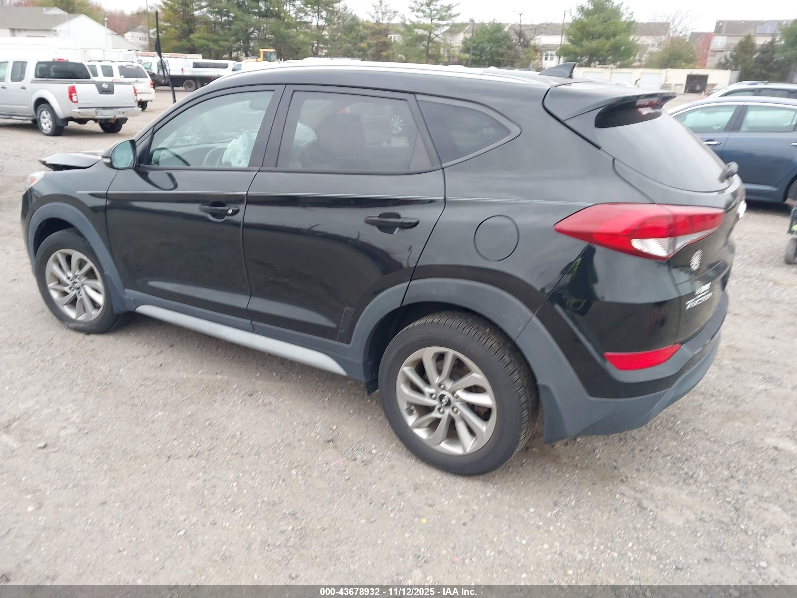HYUNDAI TUCSON image 3