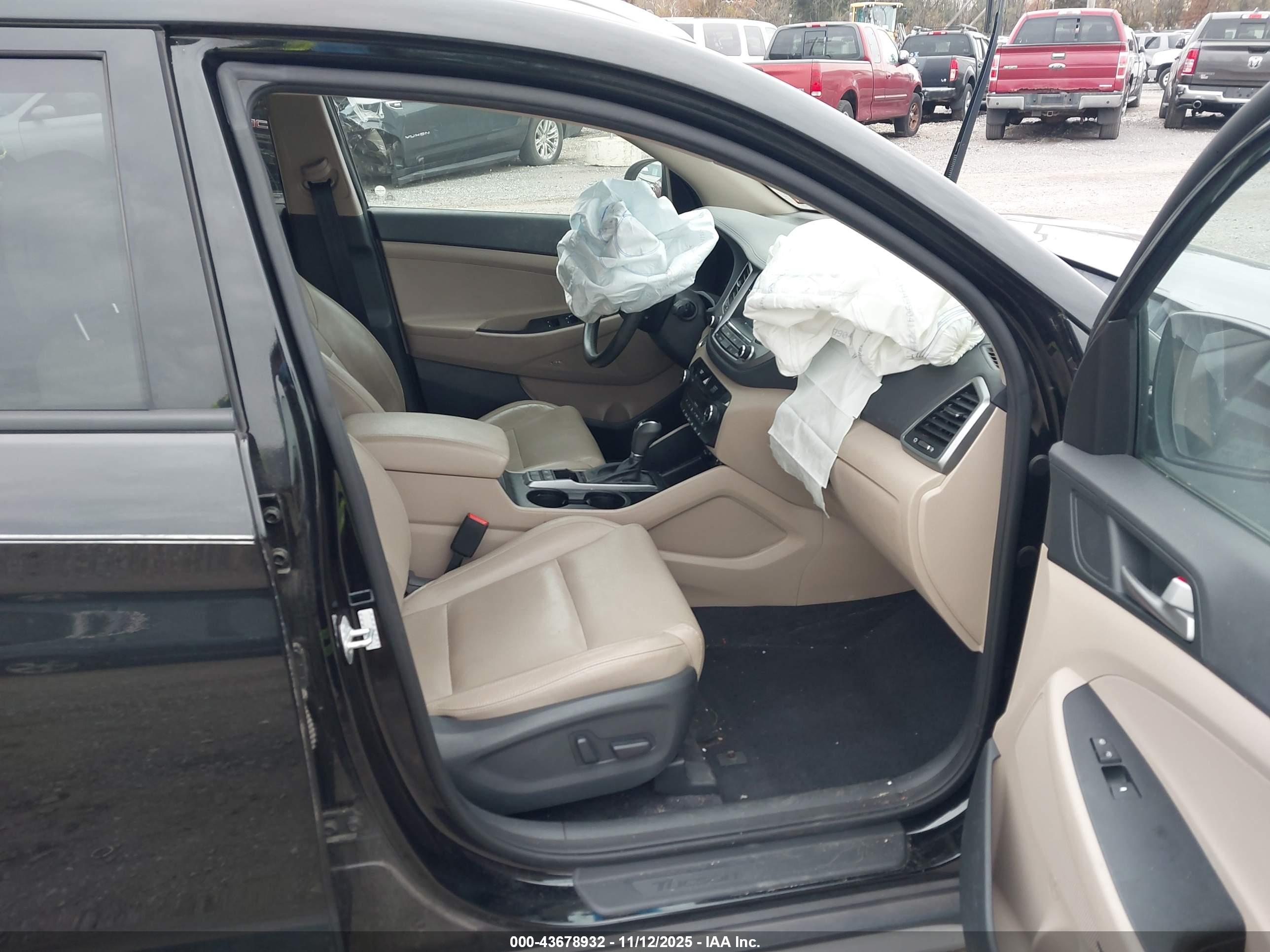 HYUNDAI TUCSON image 5