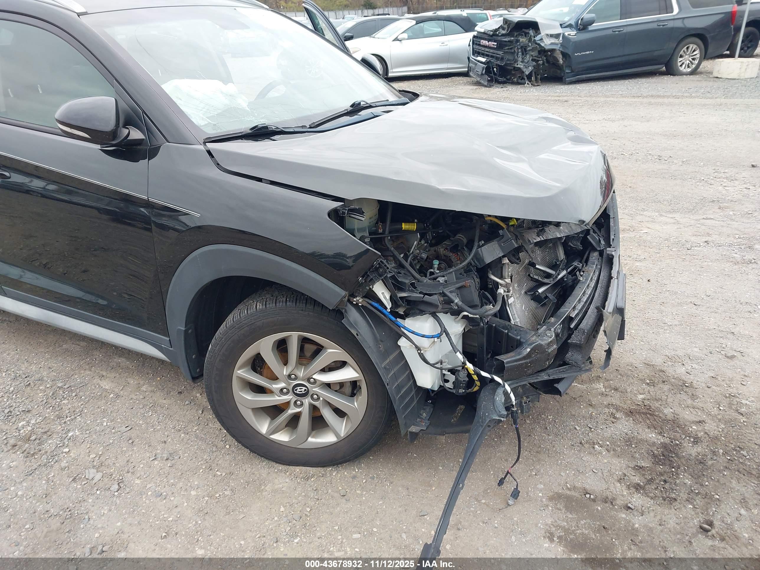HYUNDAI TUCSON image 6