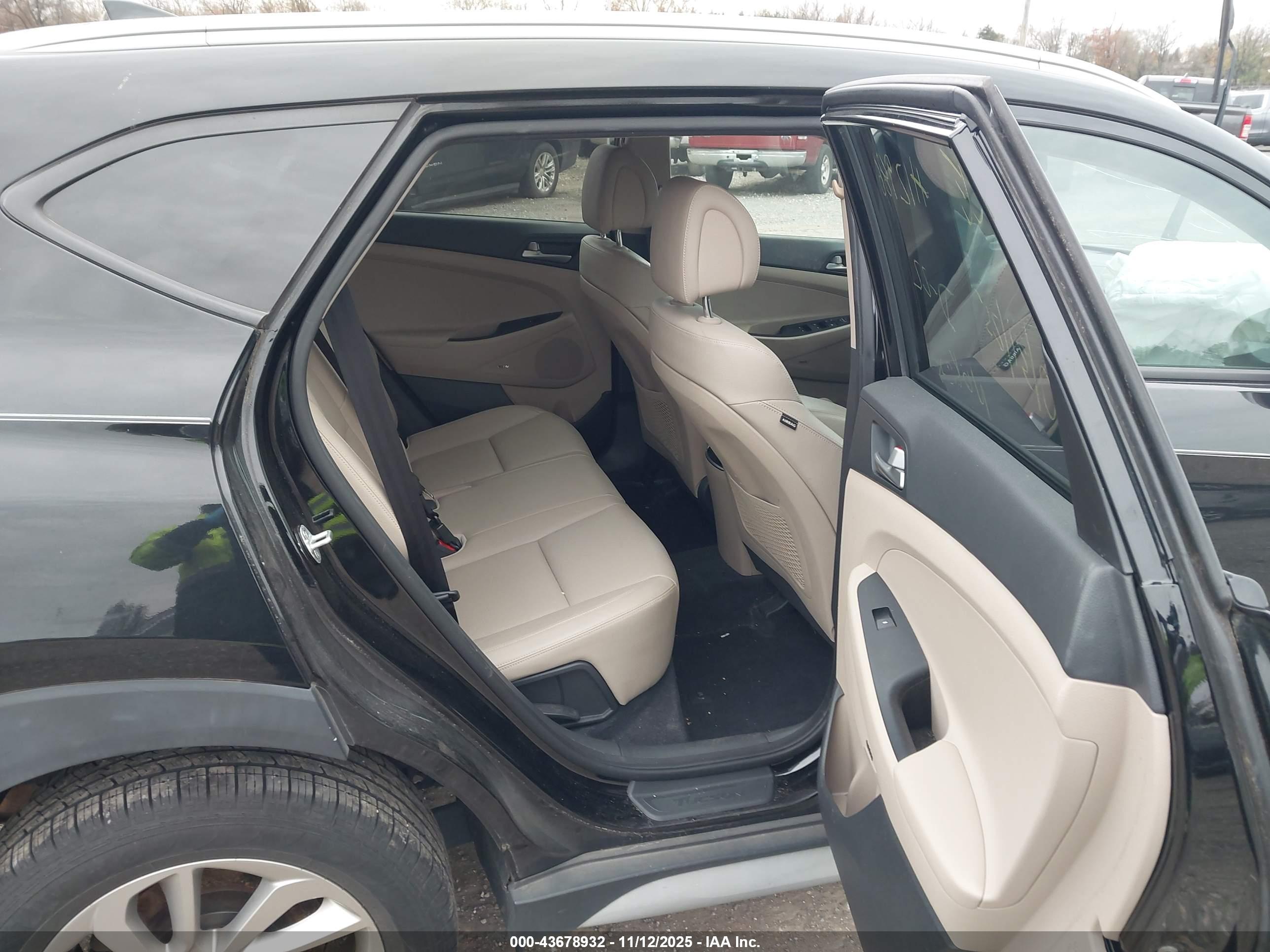HYUNDAI TUCSON image 8