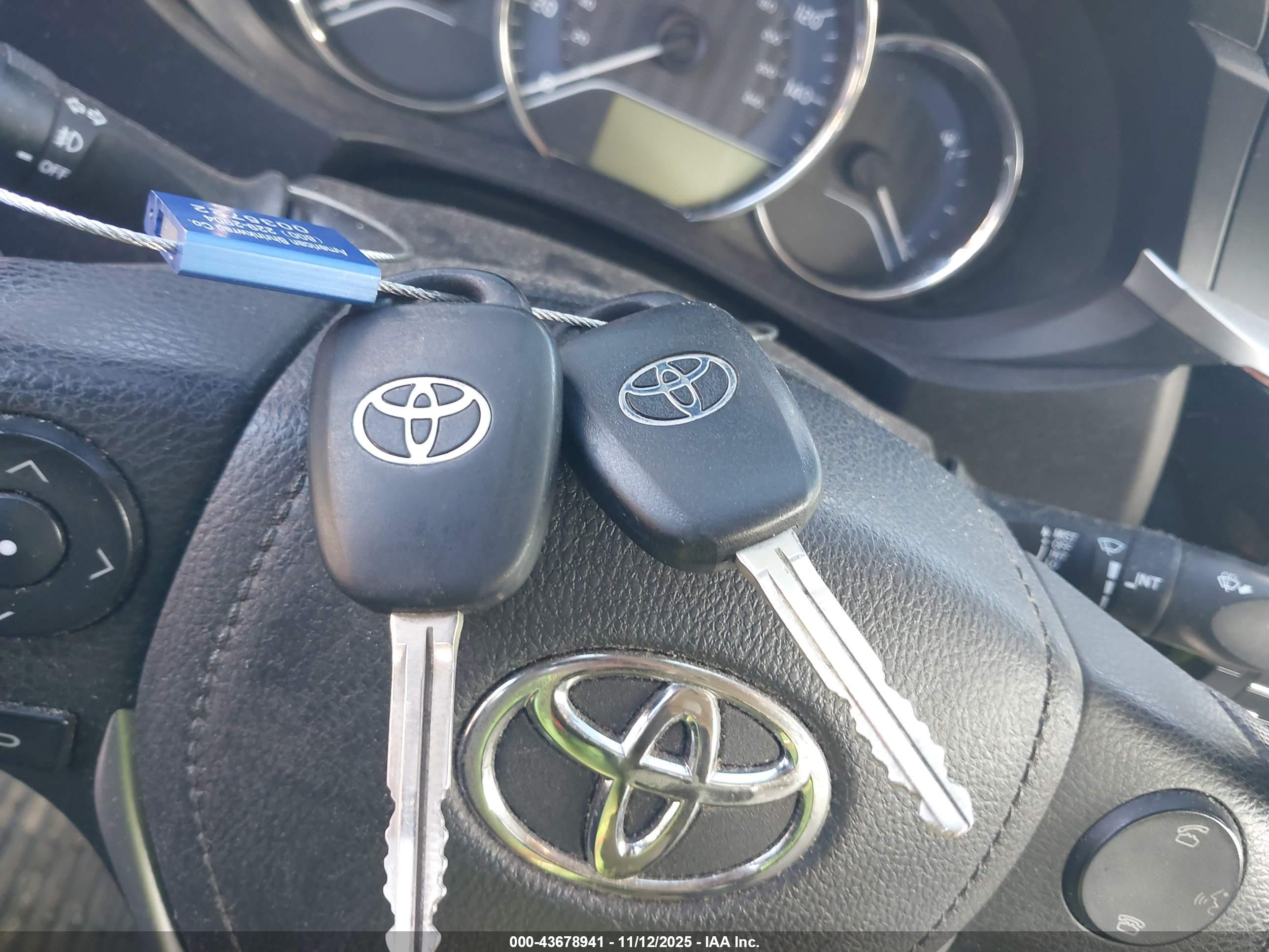 TOYOTA COROLLA image 11