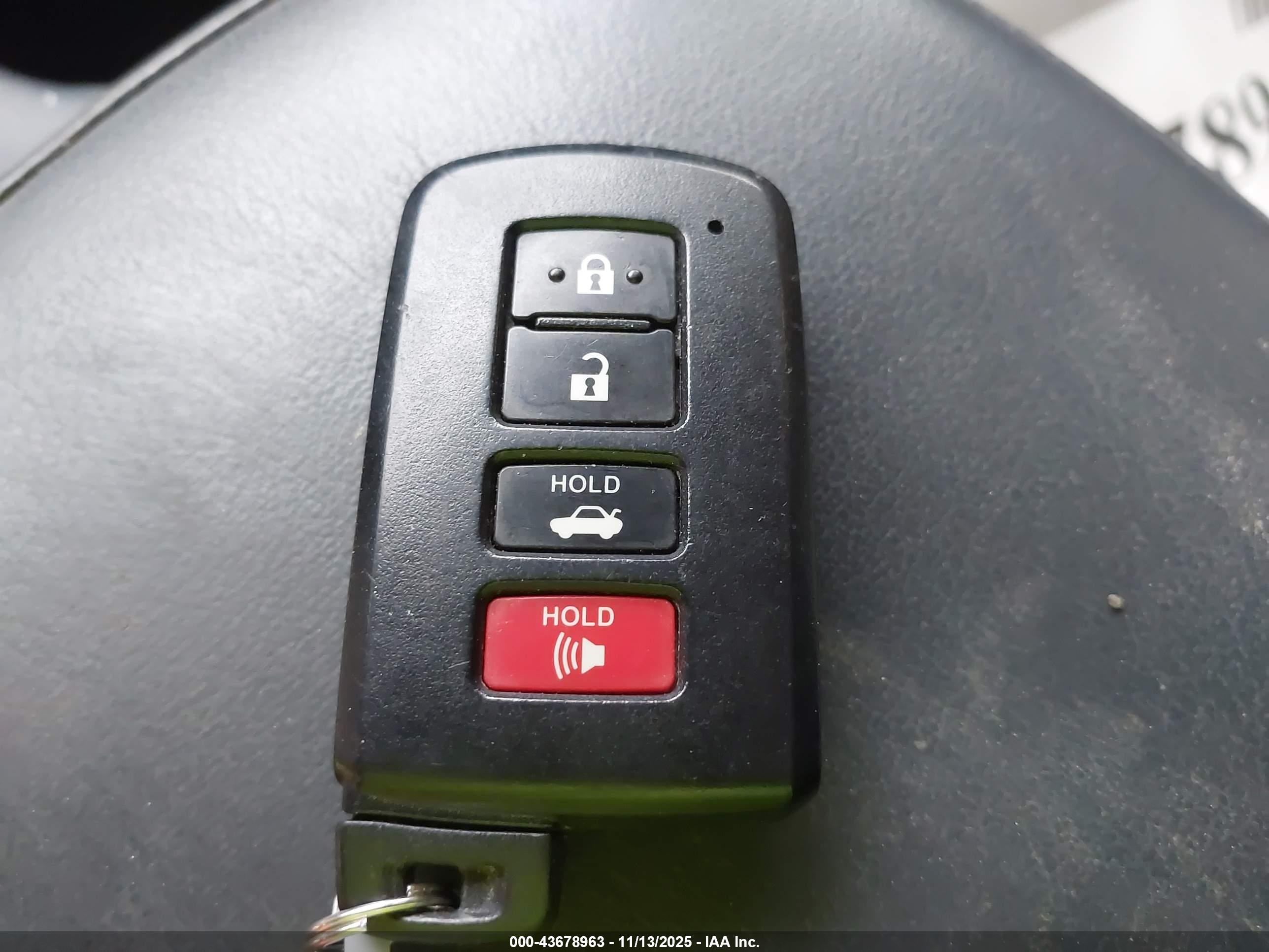 TOYOTA AVALON image 11