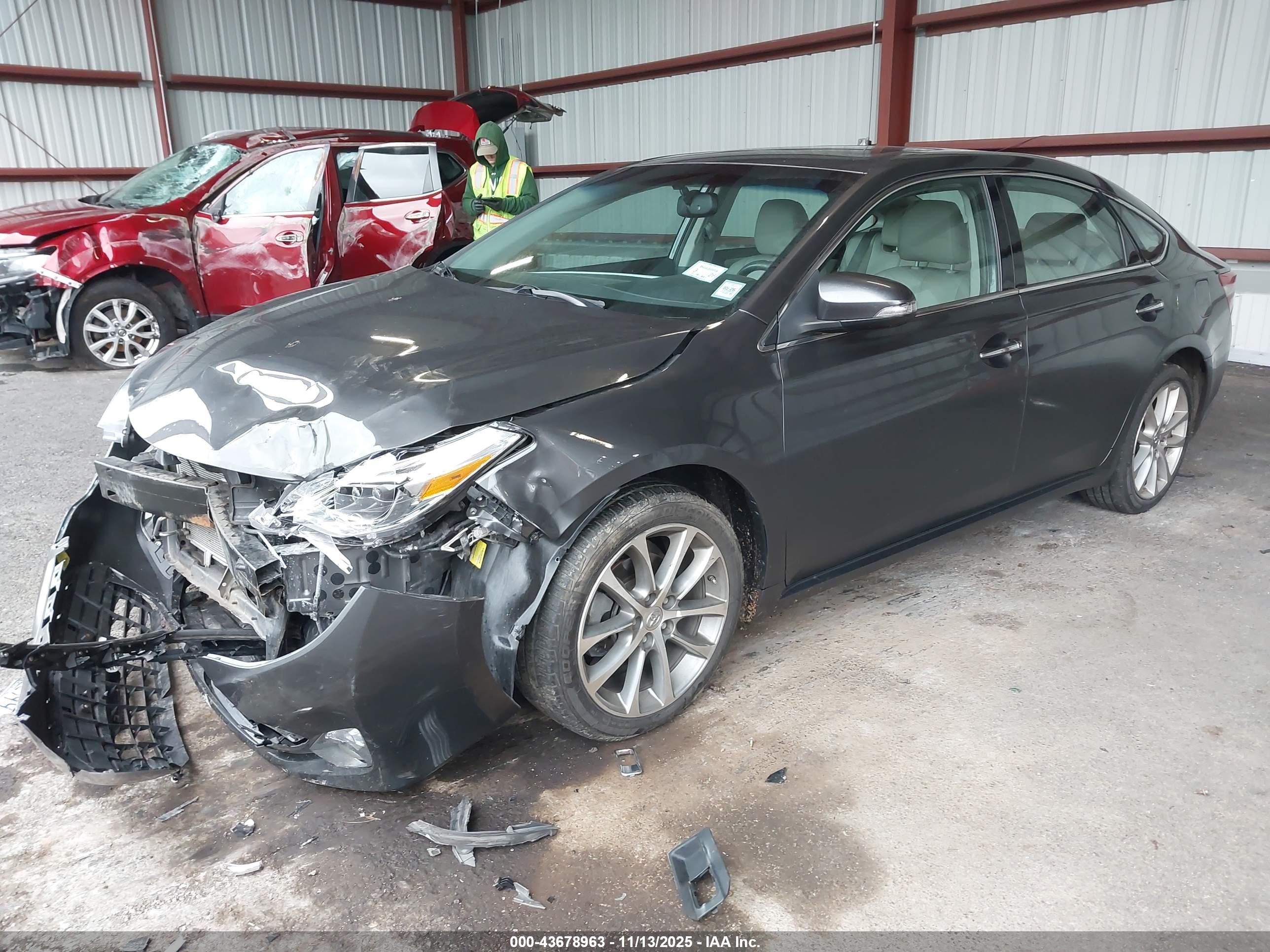TOYOTA AVALON image 2