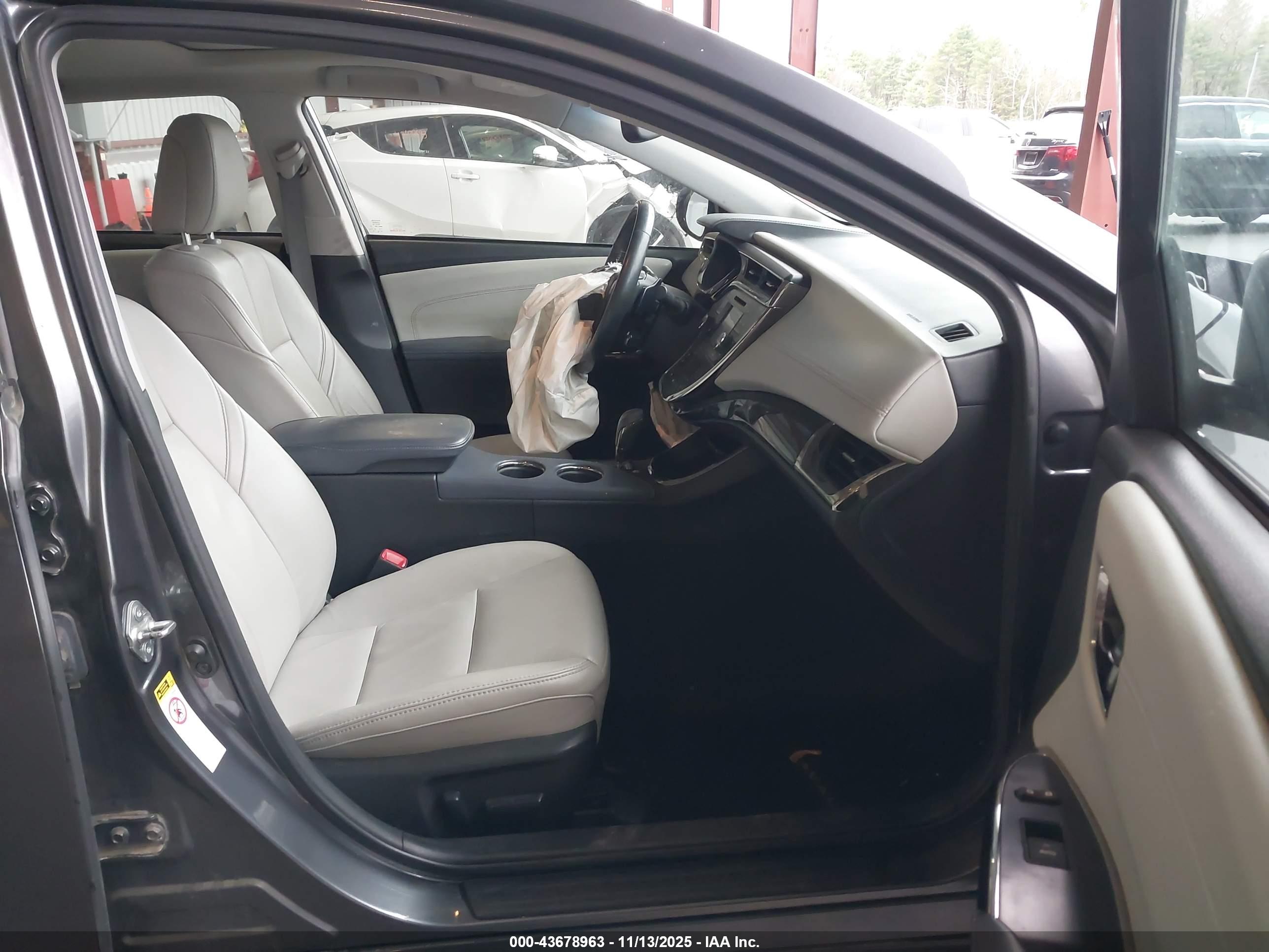 TOYOTA AVALON image 5